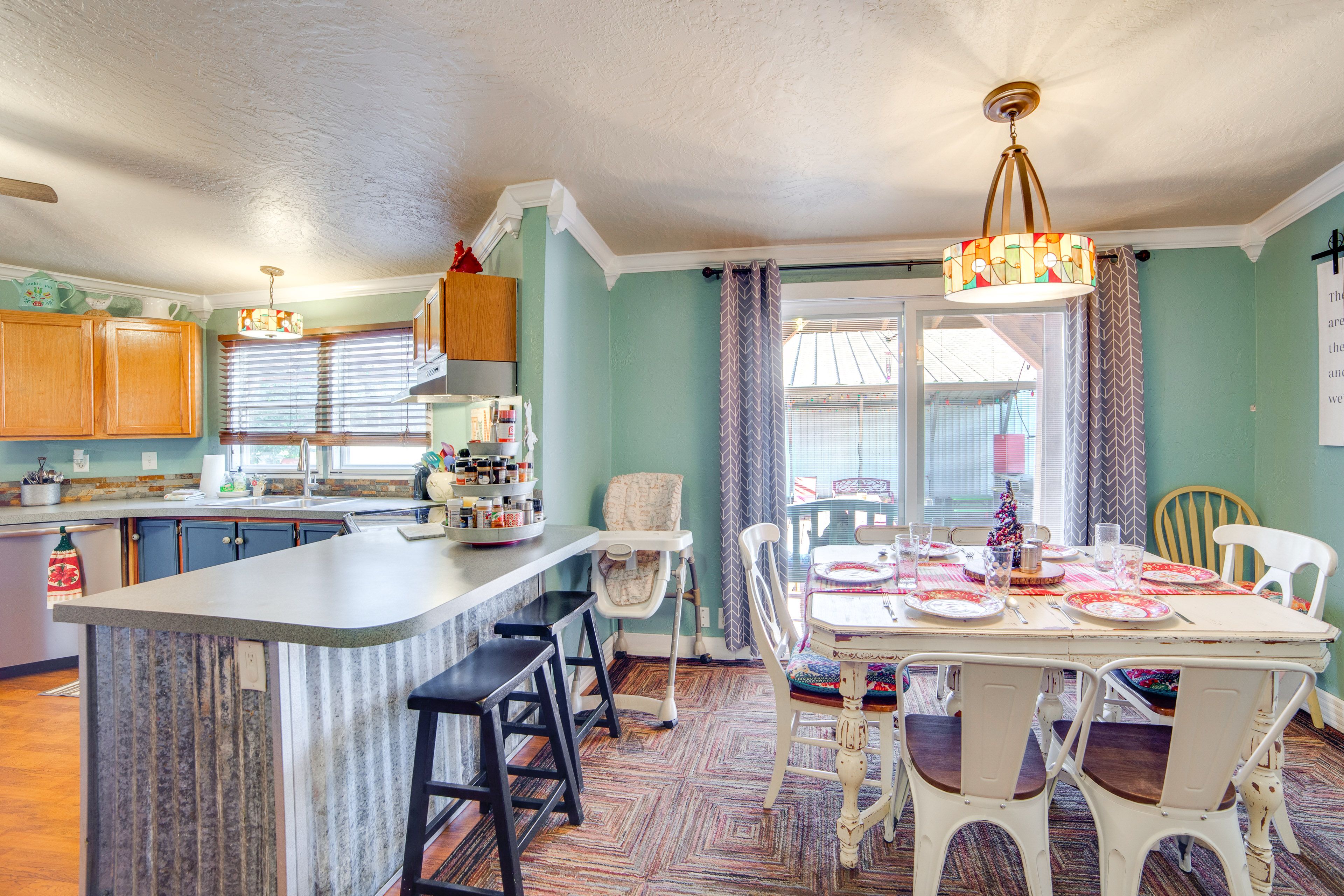 Dining Area | Dishware/Flatware | High Chair