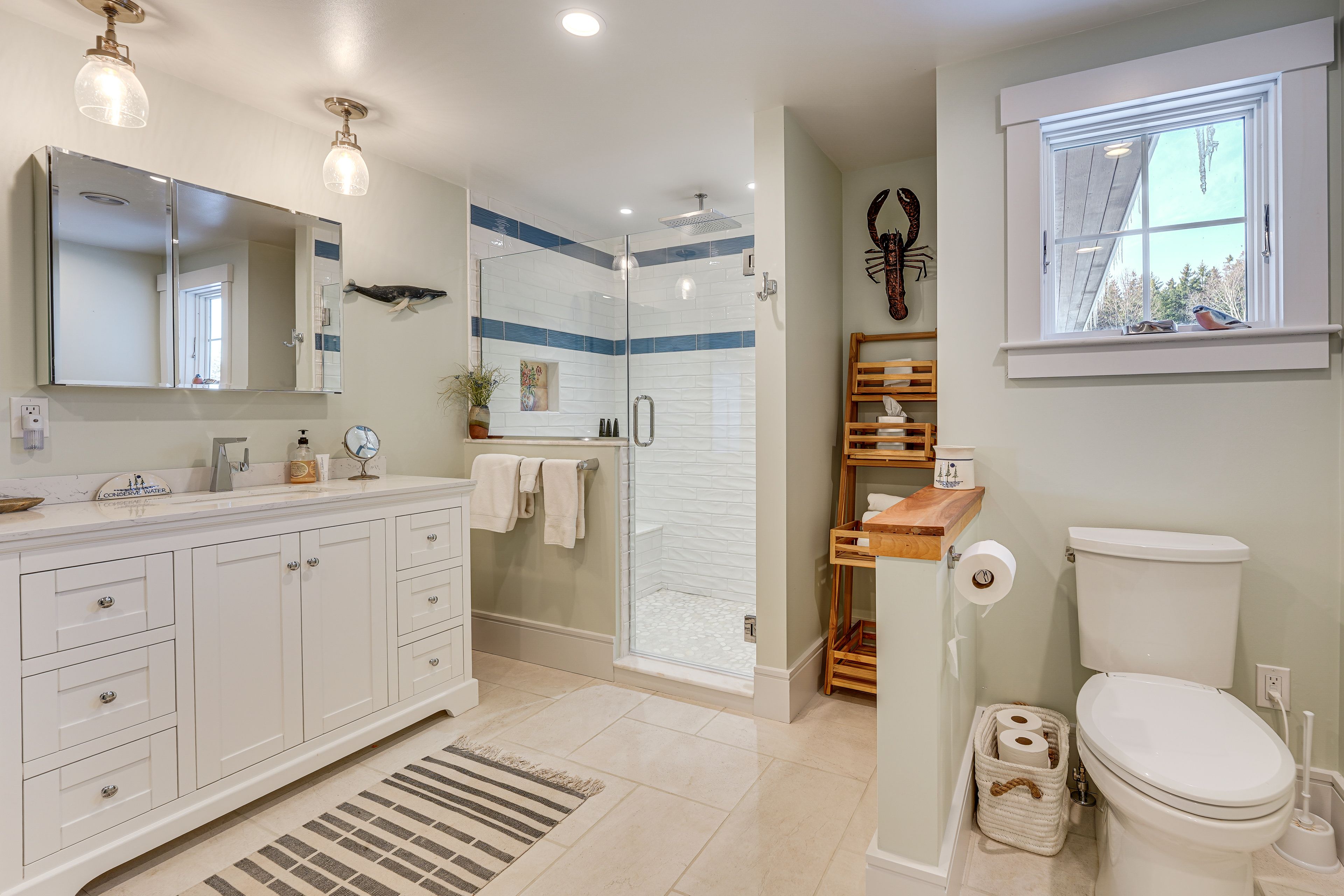 Bathroom | 2nd Floor