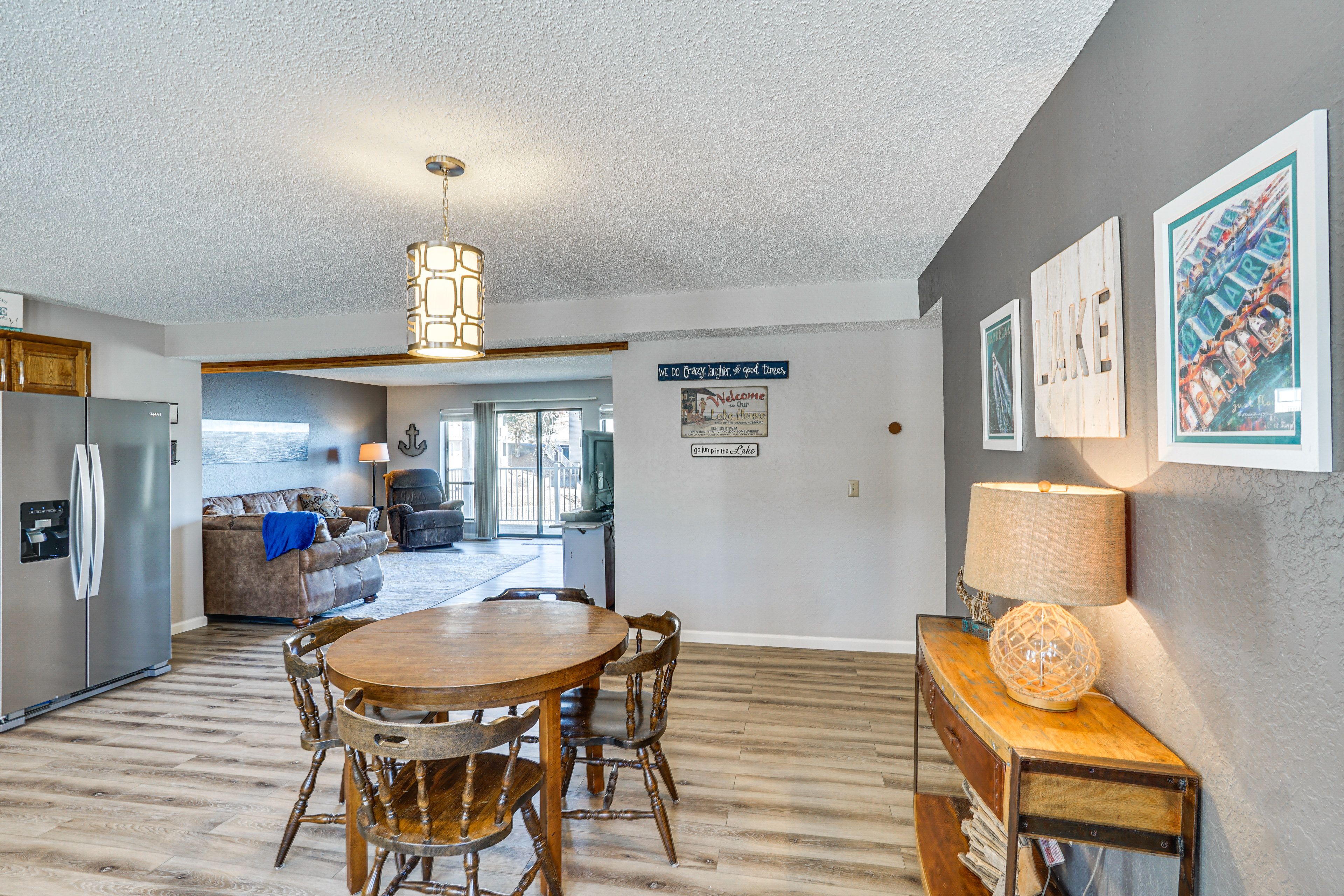 Dining Area | Dishes & Flatware Provided