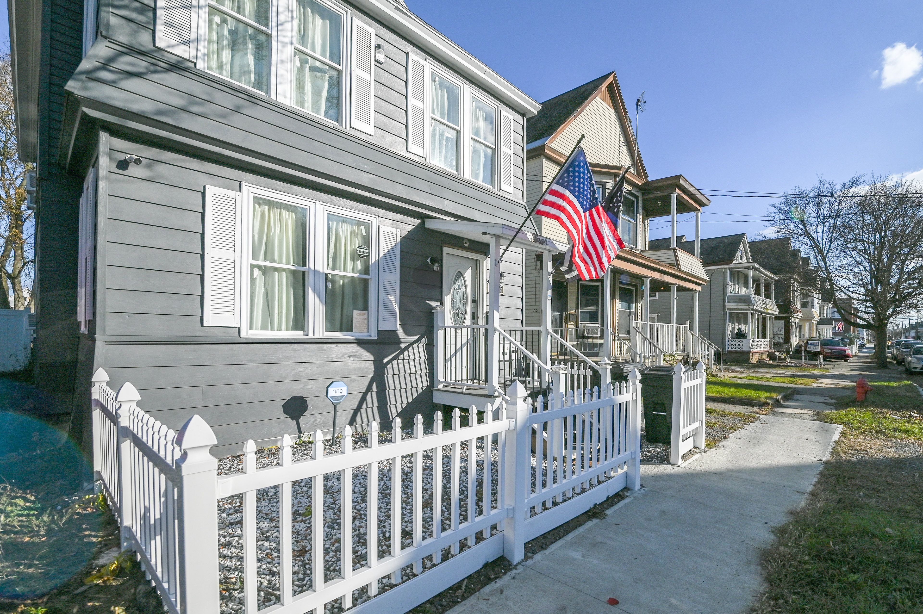 Property Exterior | Single-Level Apartment | 2nd-Floor Unit