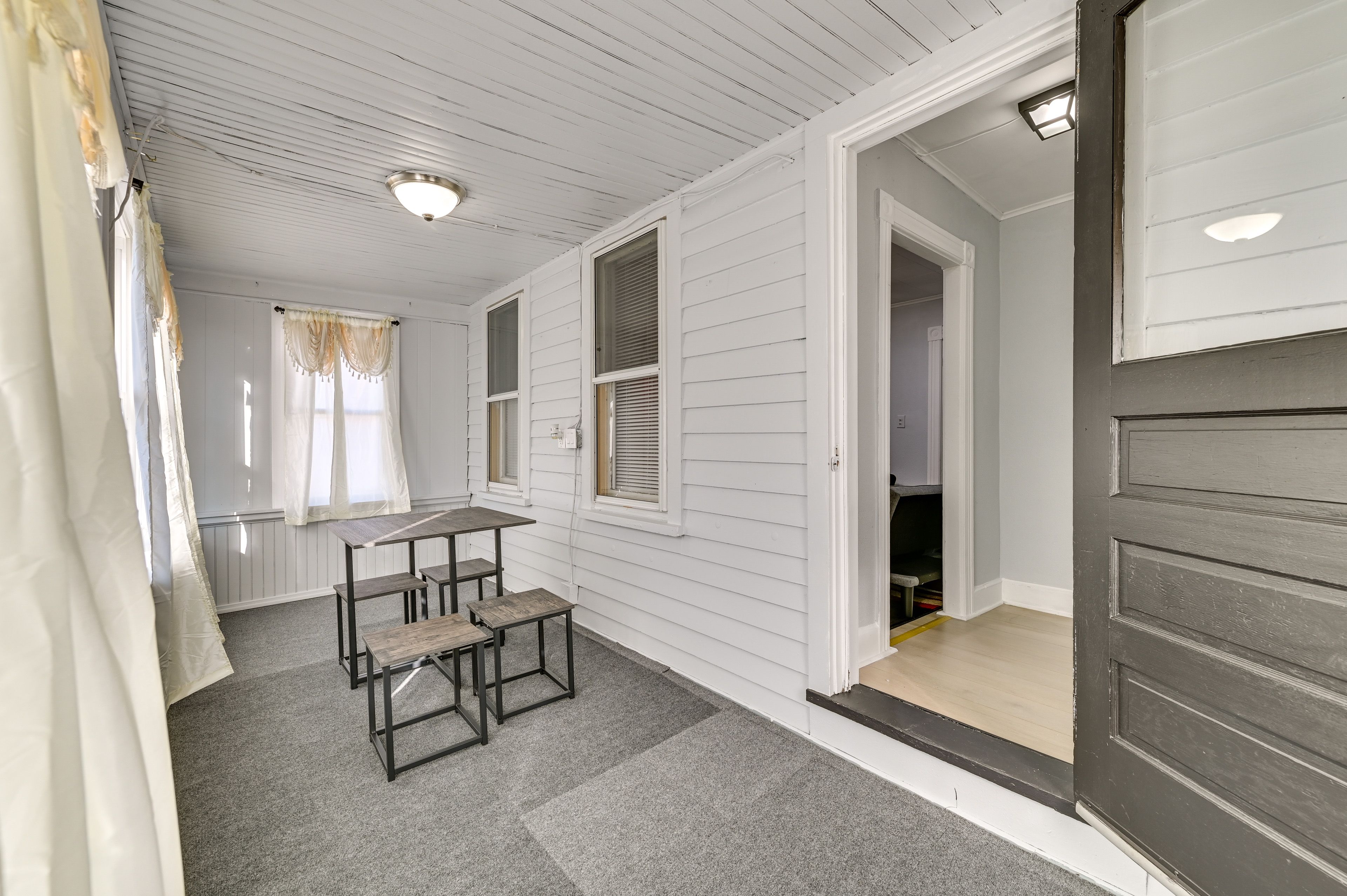 Enclosed Porch | Dining Set