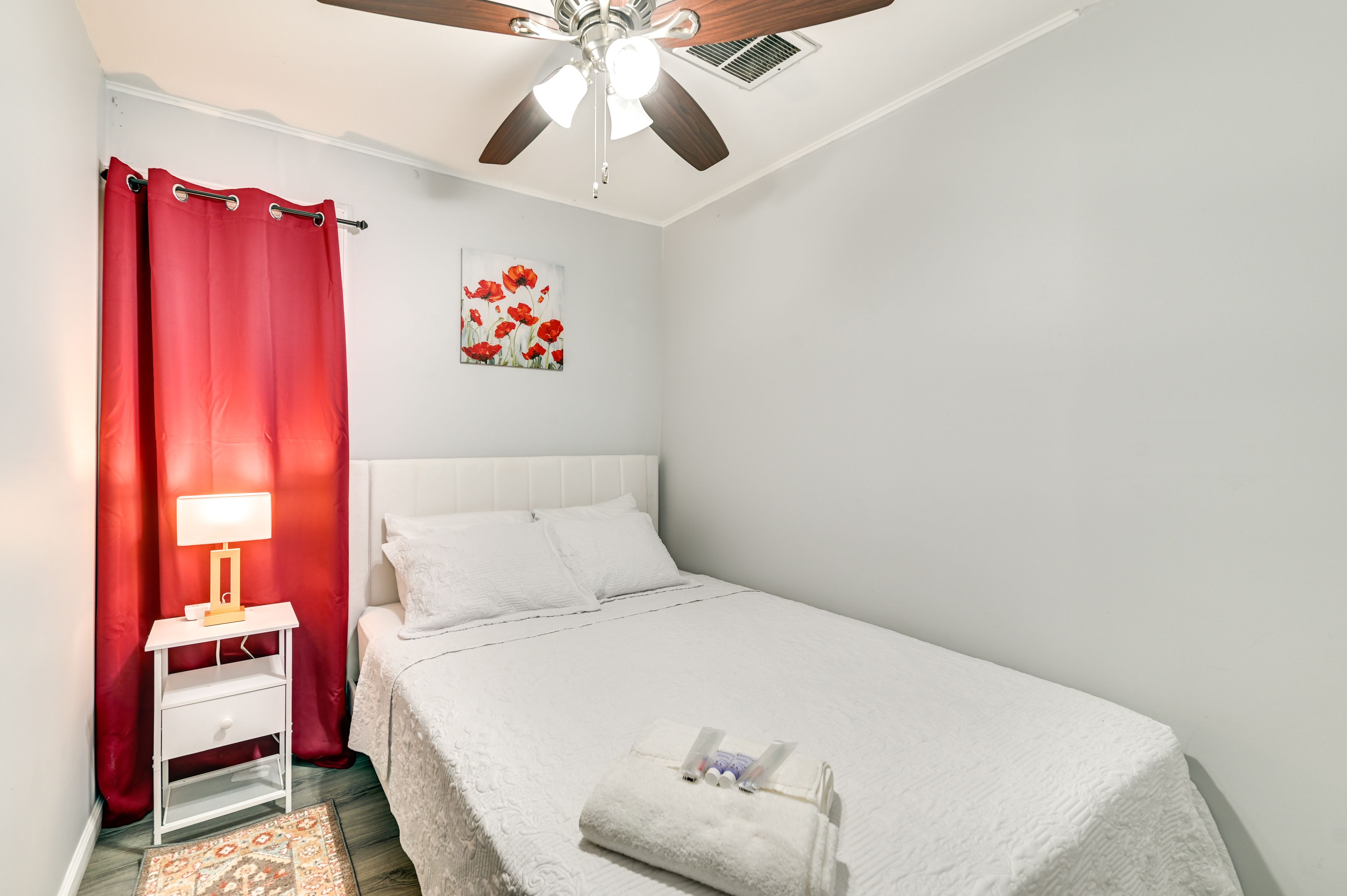 Bedroom 2 | Queen Bed