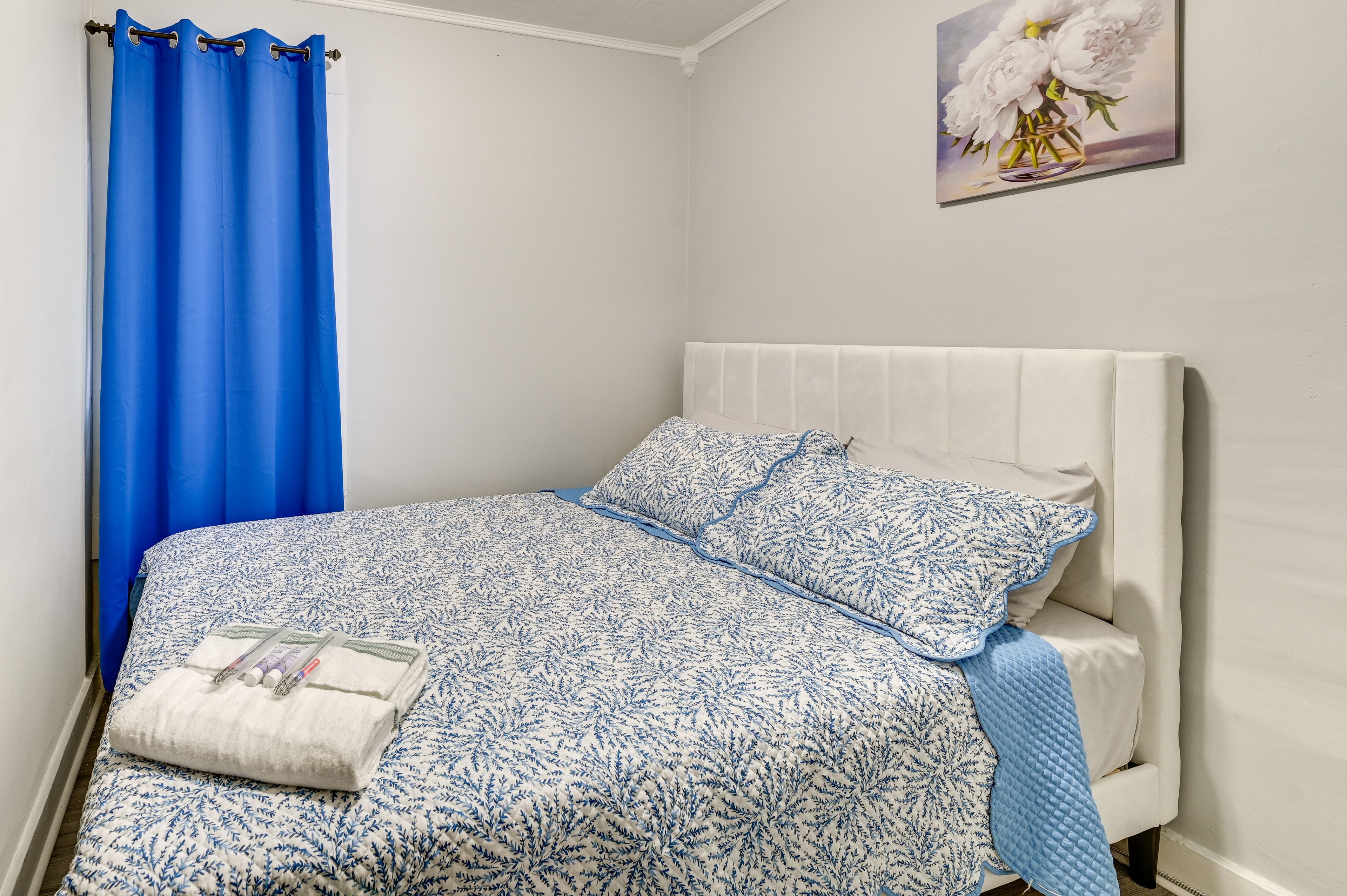 Bedroom 2 | Queen Bed