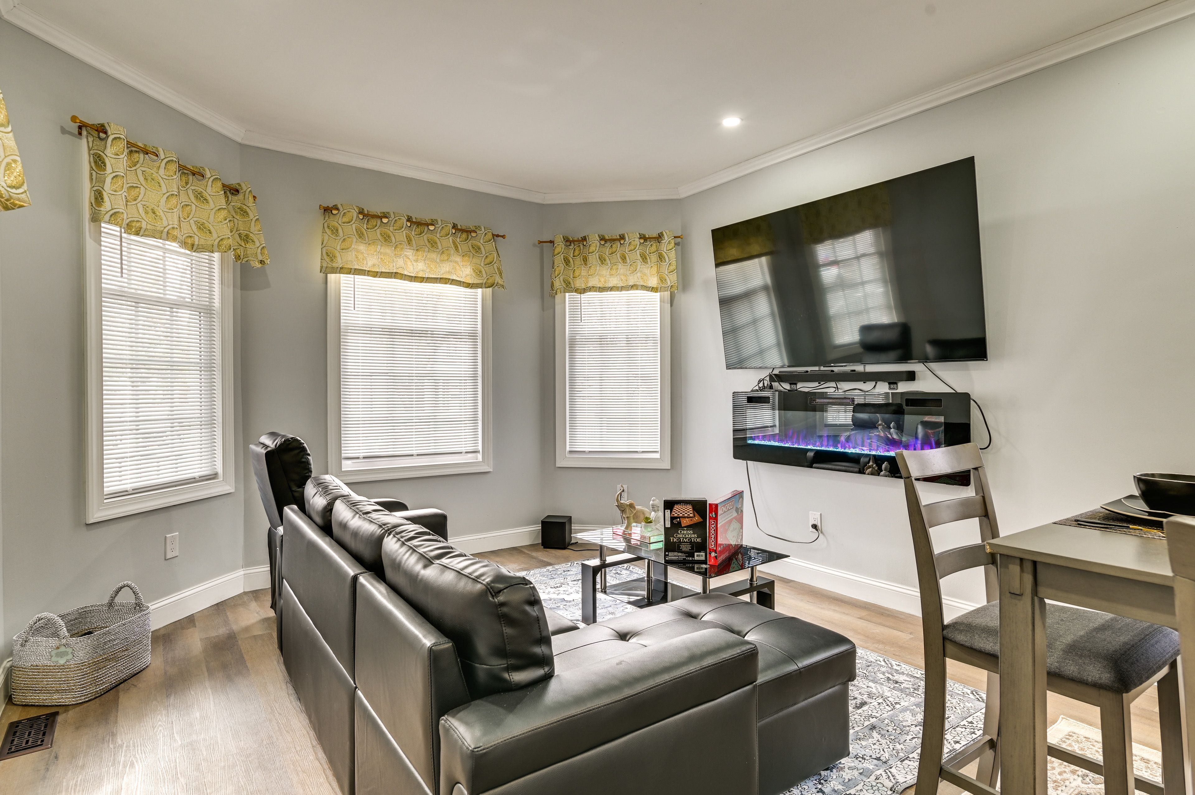 Living Room | Queen Sleeper Sofa | Smart TV | Electric Fireplace | Board Games