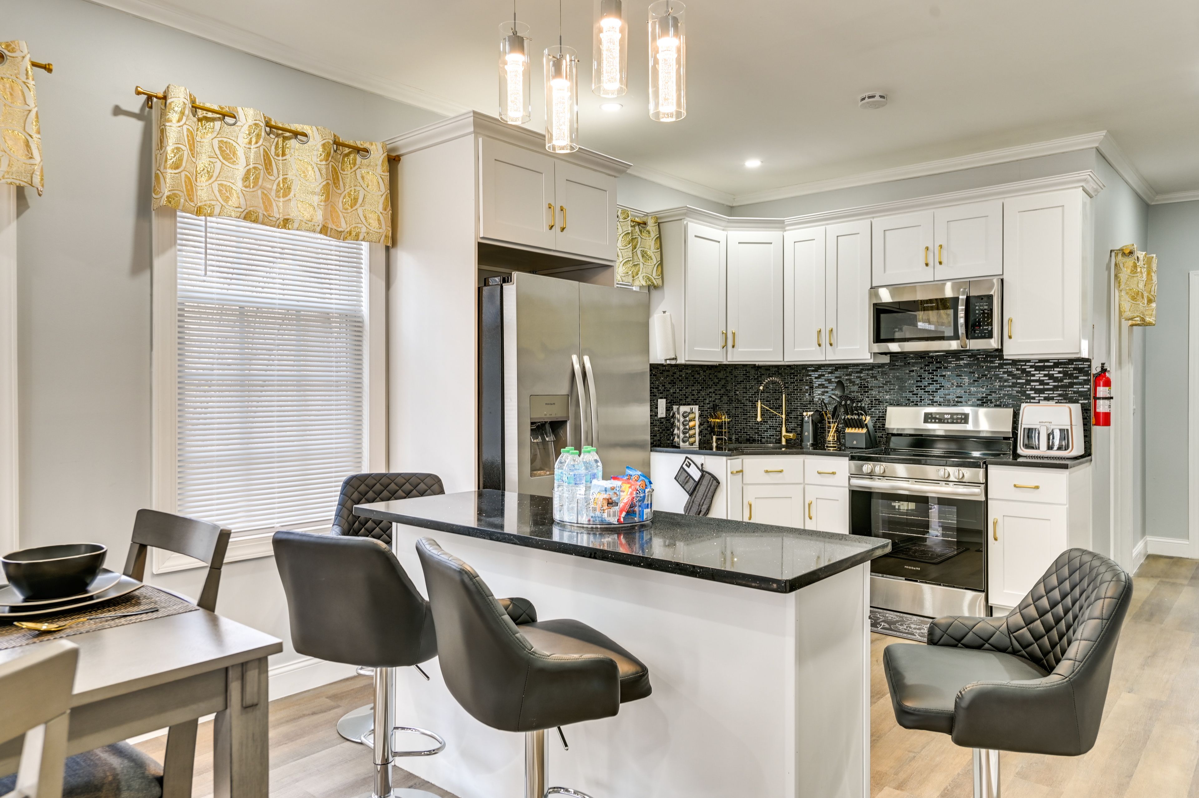 Kitchen | Keurig Coffee Maker | Air Fryer | Blender | Cooking Basics