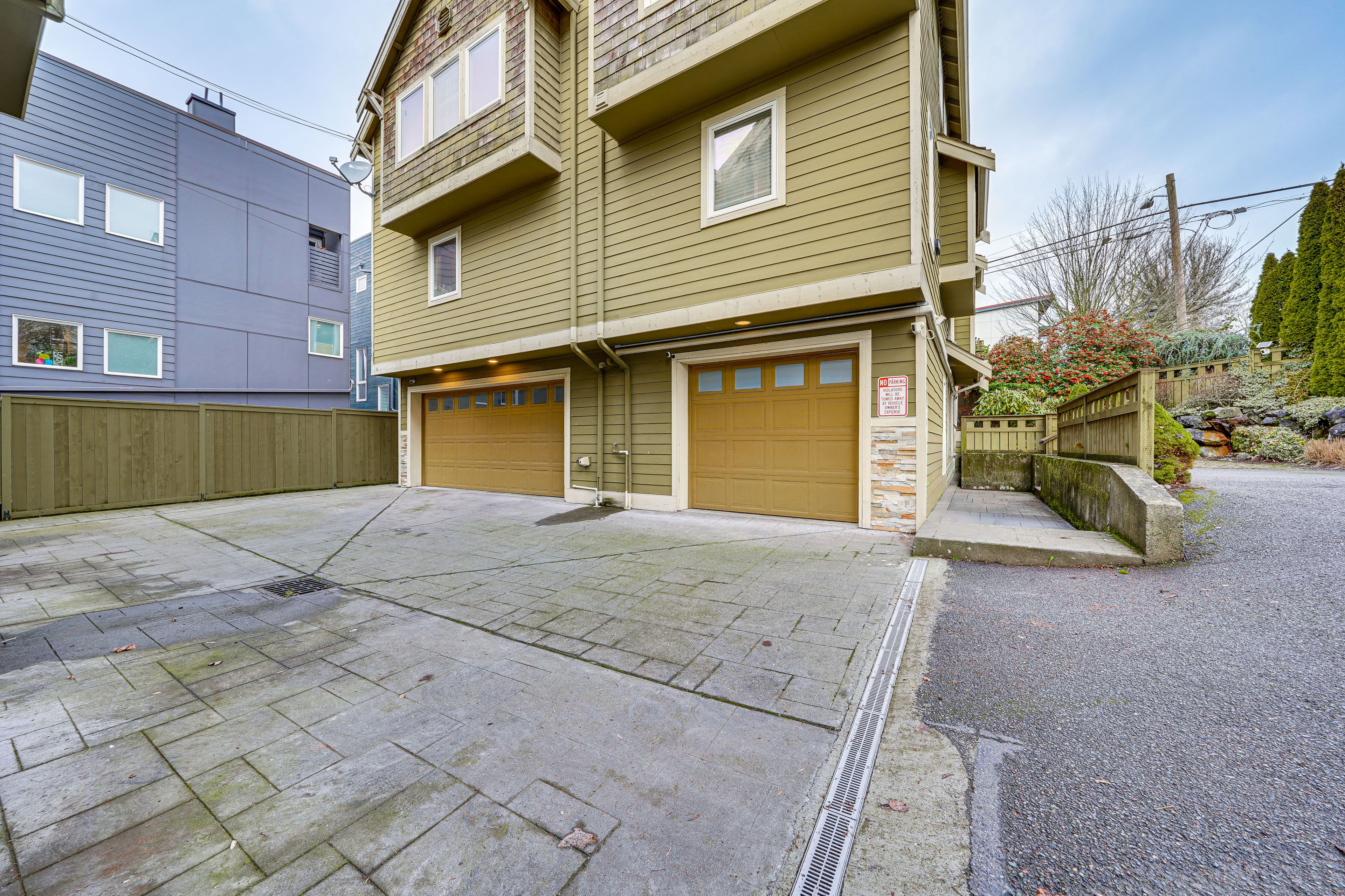 Parking | Garage (1 Vehicle) | Driveway (1 Vehicle) | Free Street Parking