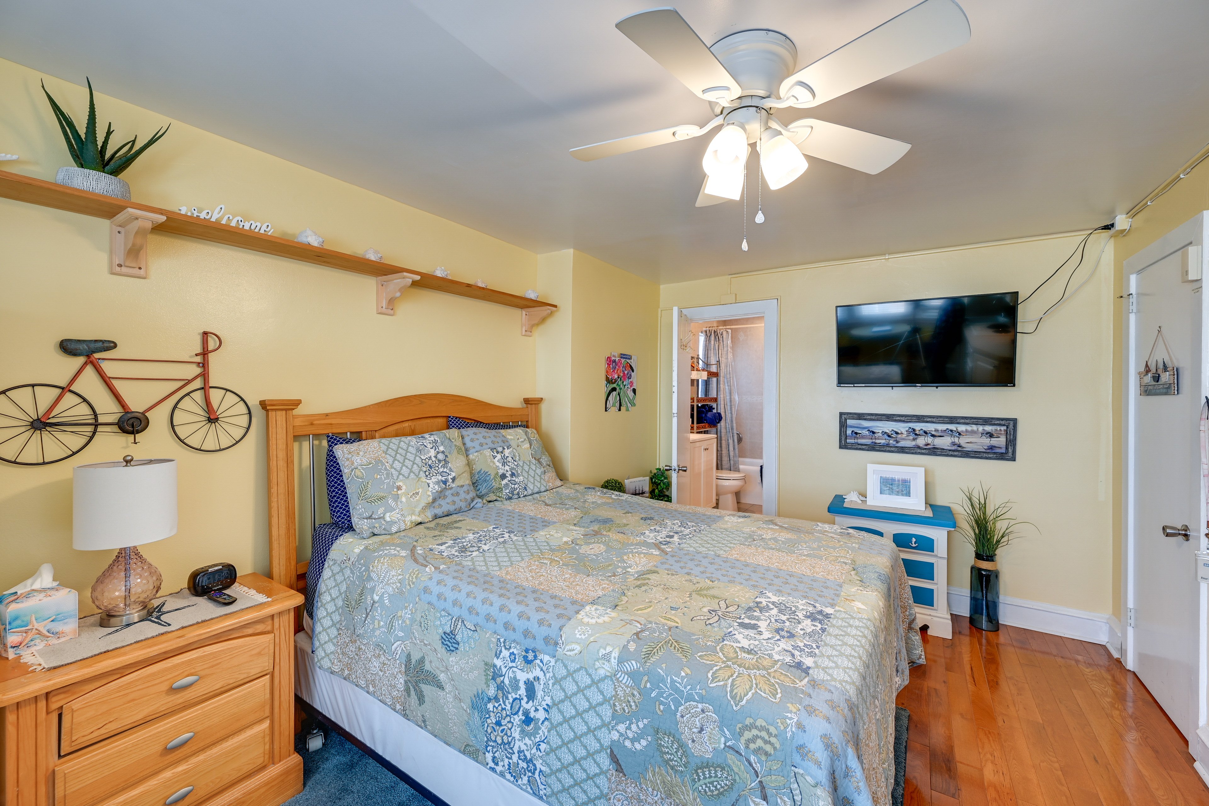 Studio | Queen Bed | Linens