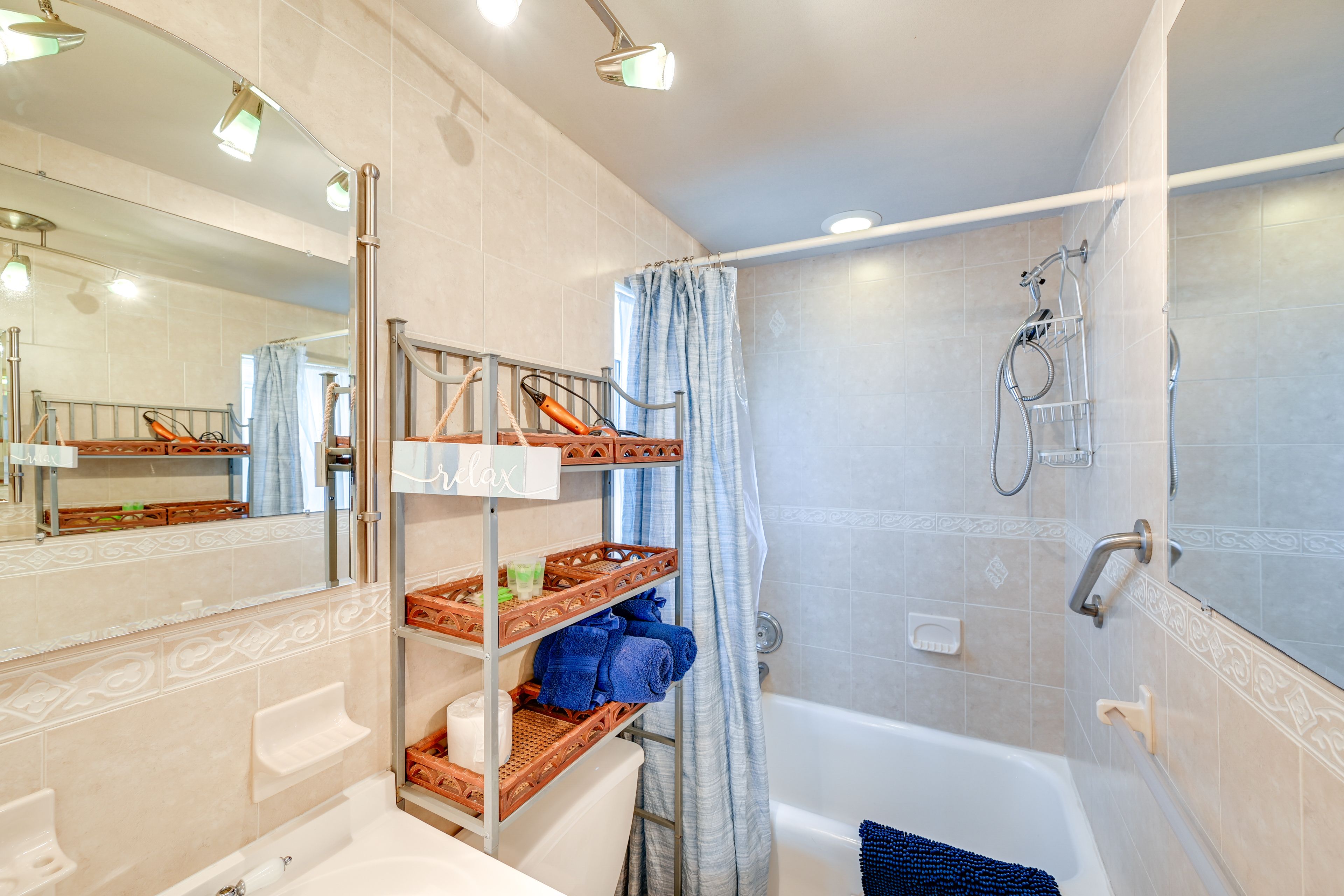 Full Bath | Towels | Hair Dryer