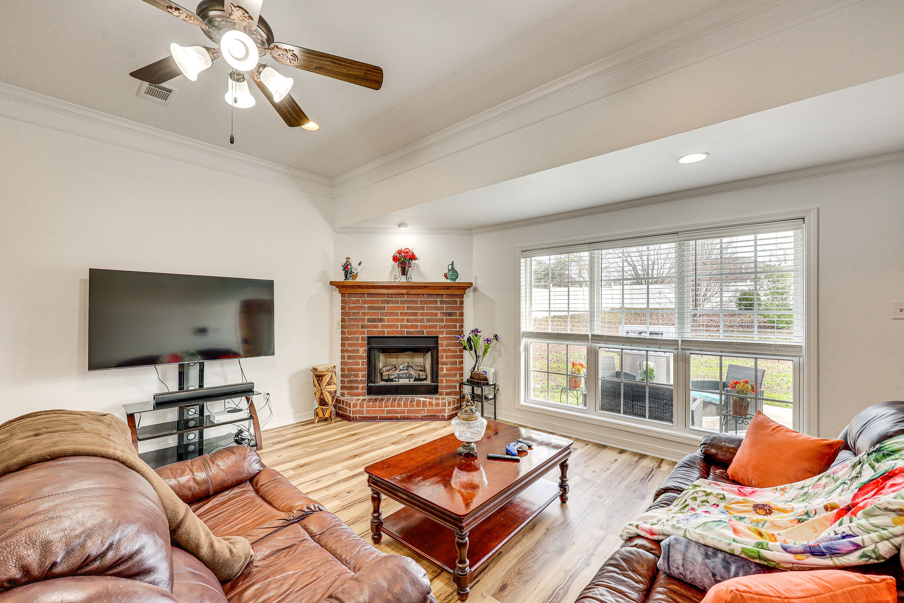 Living Room | Free WiFi | Central A/C