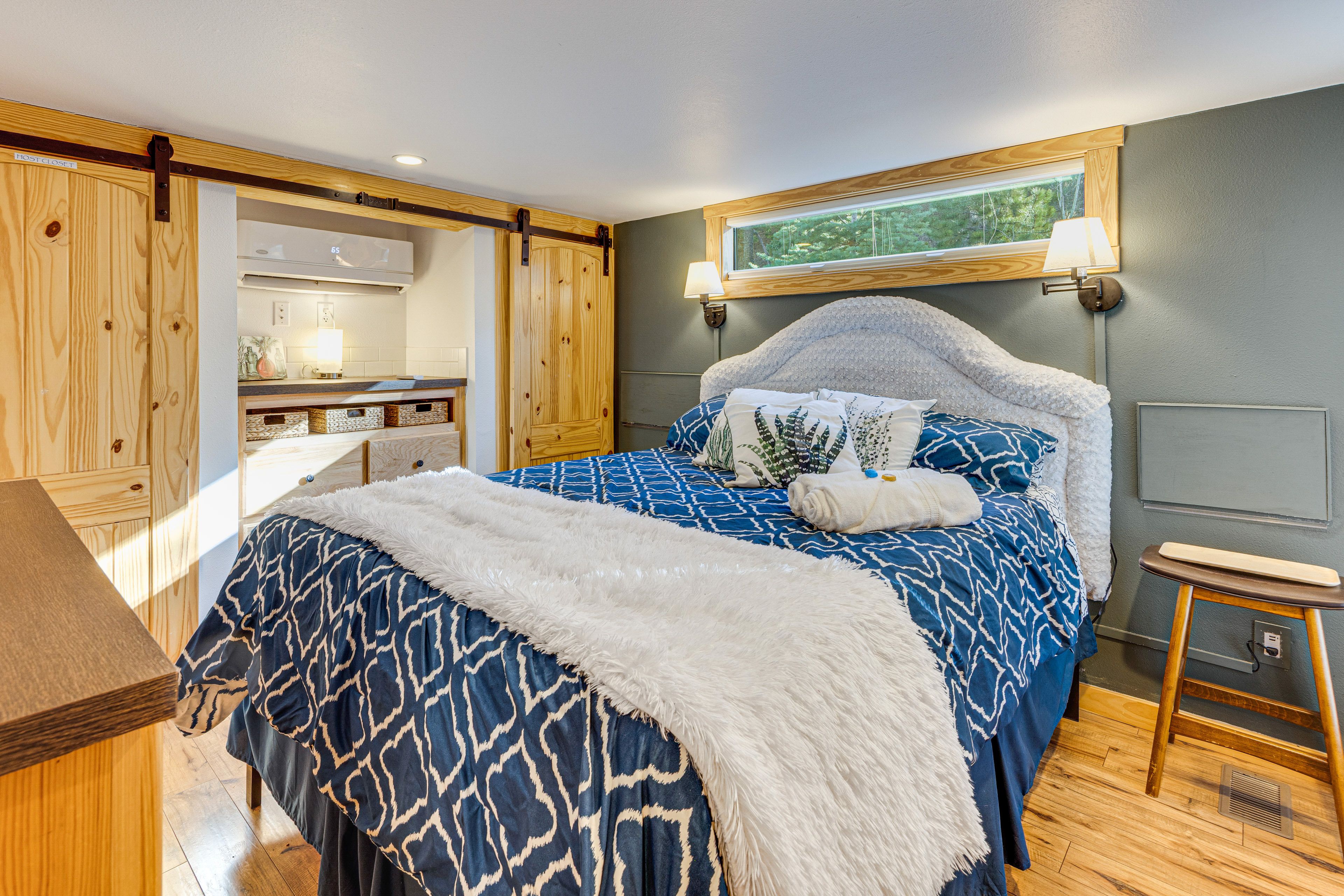 Bedroom 1 | Queen Bed | Washer/Dryer | 1st Floor