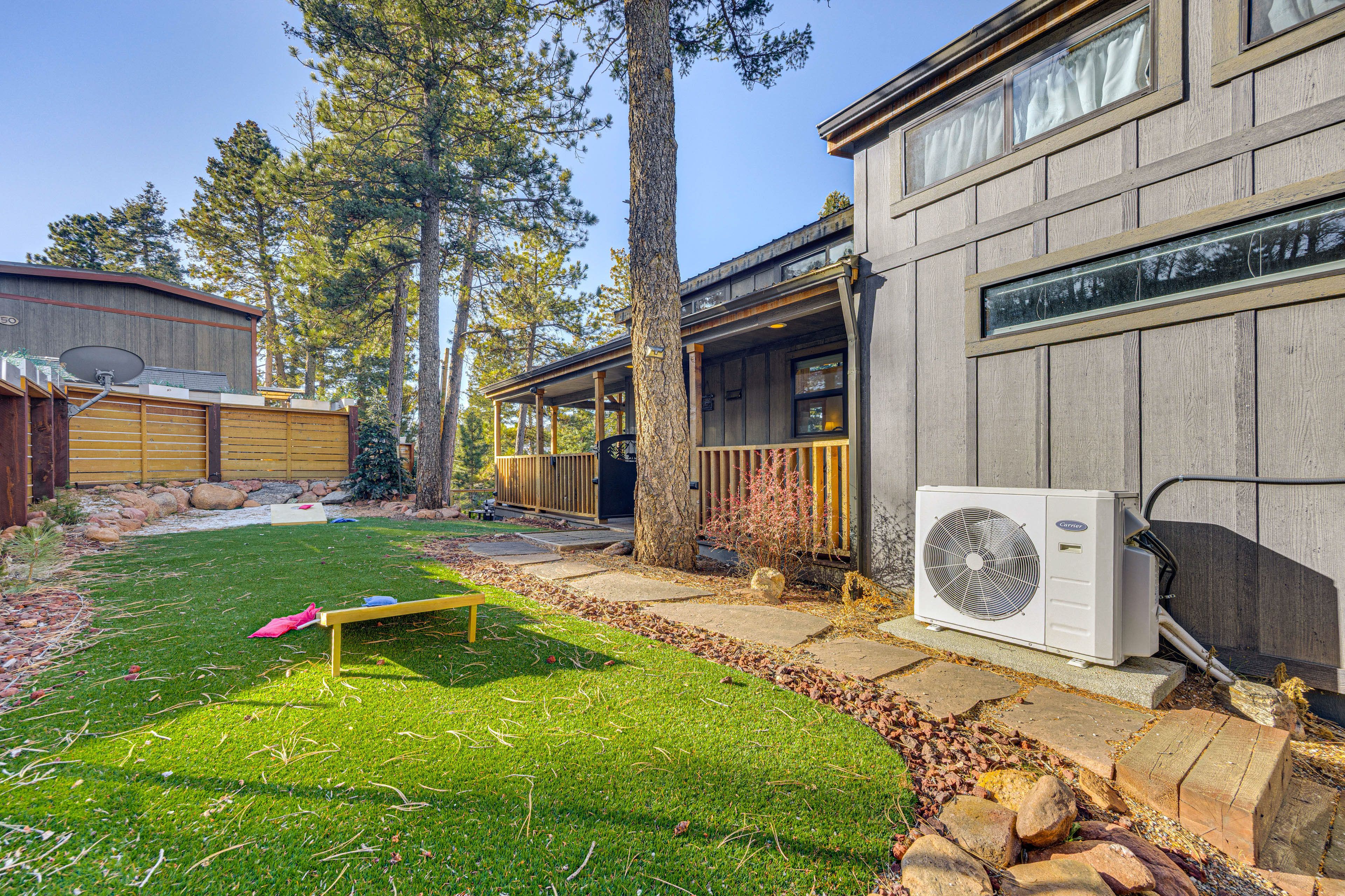 Private Yard & Games