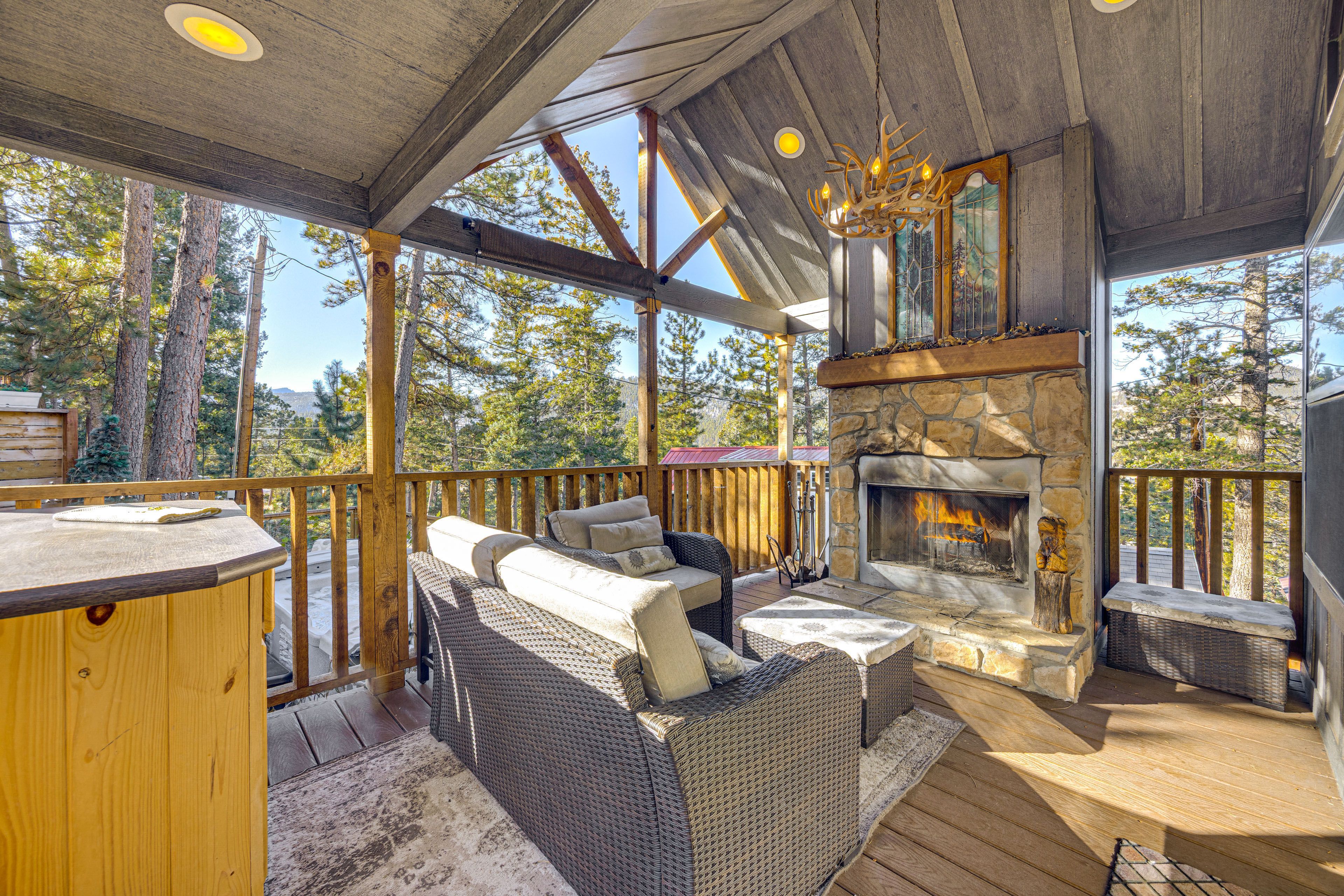 Woodland Park Vacation Rental | 2BR | 1BA | Steps Required | 400 Sq Ft