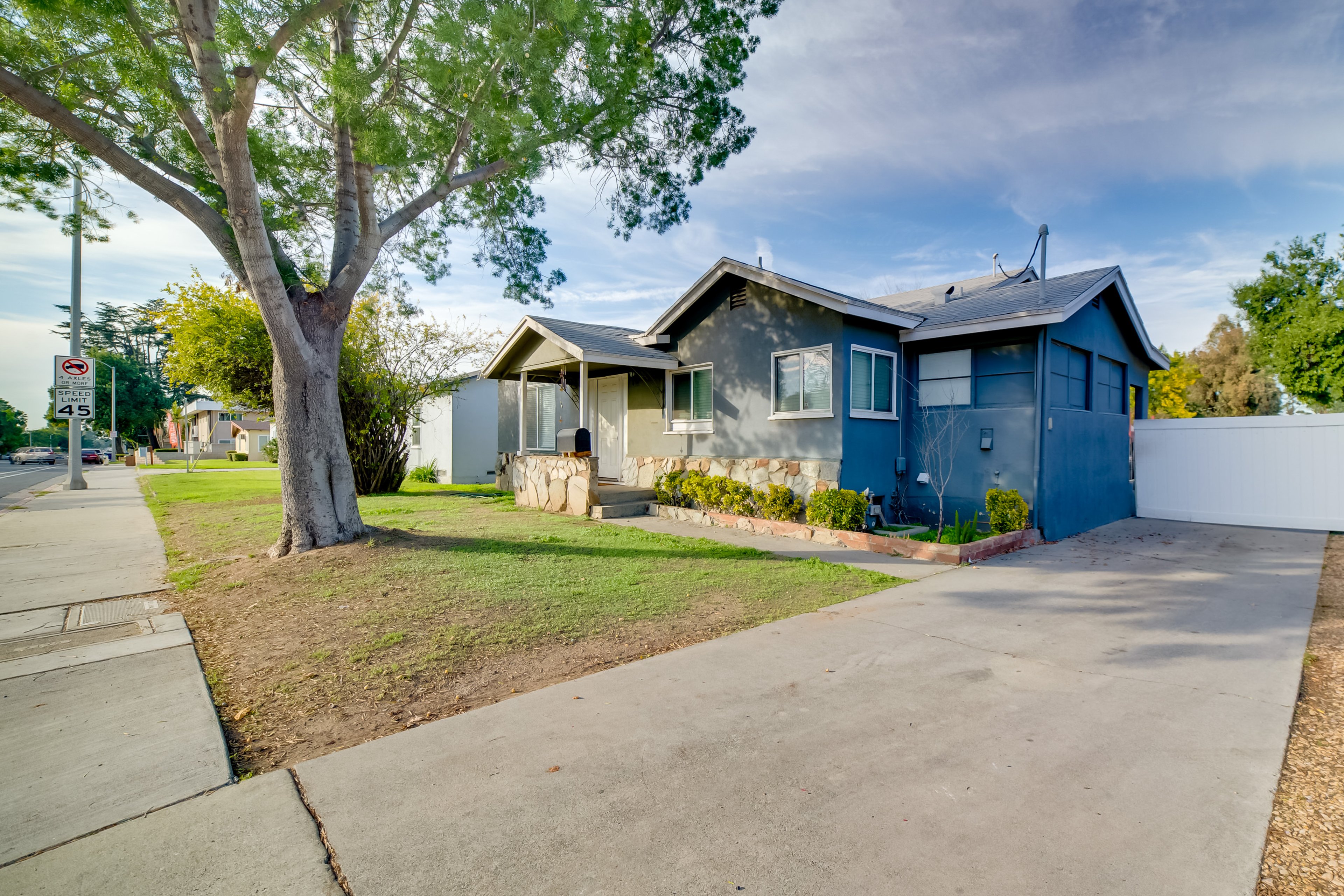 Property Exterior | Single-Story Apartment