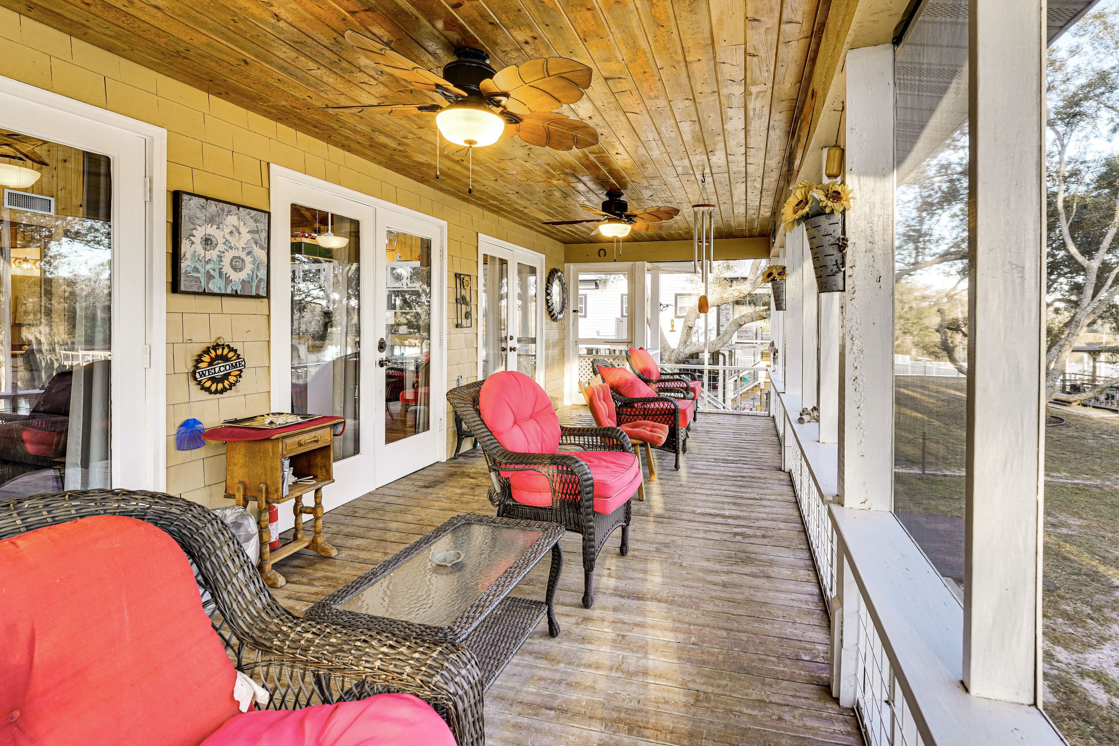 Screened Porch | Outdoor Seating