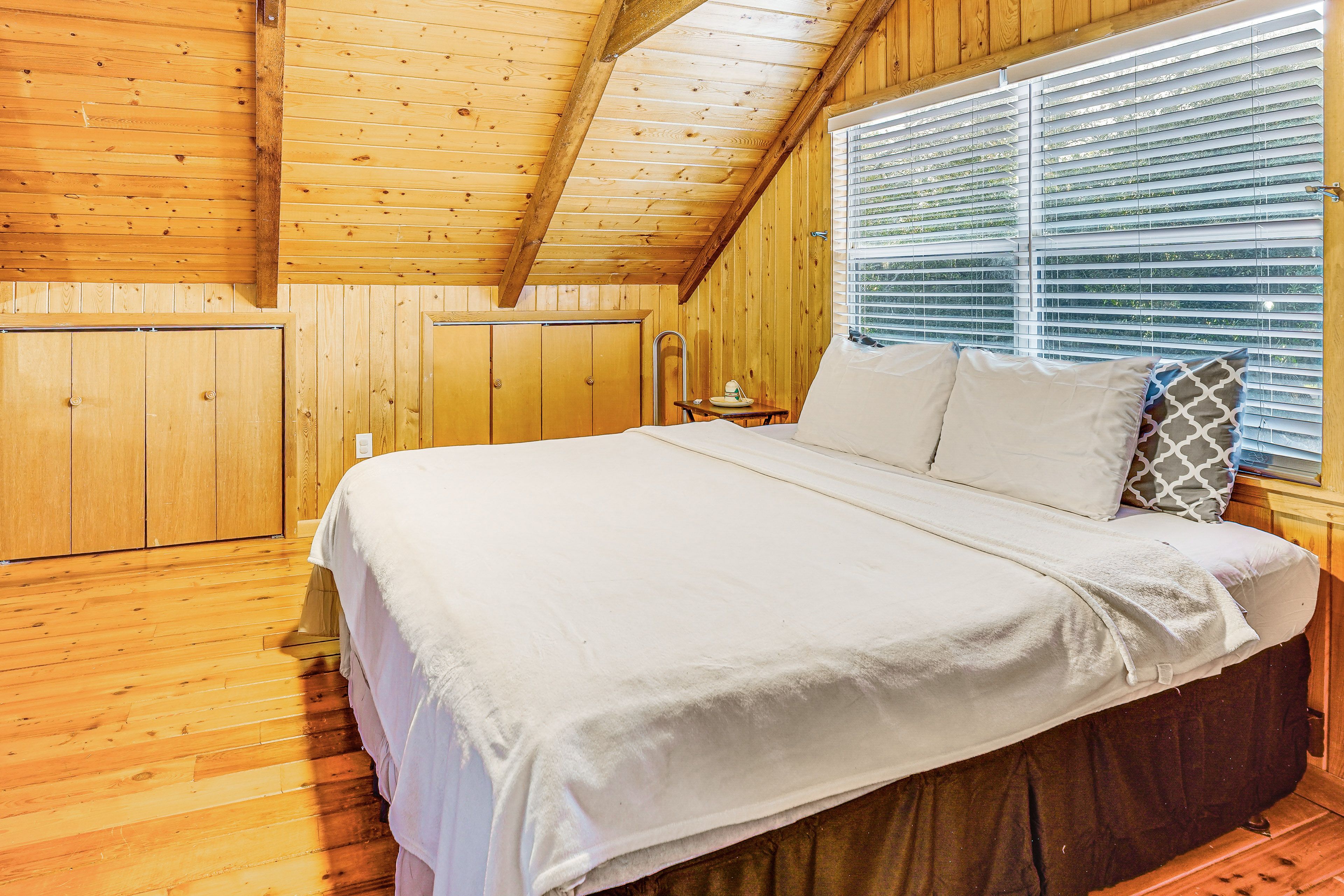 Bedroom 3 (Loft) | King Bed | Upper Level