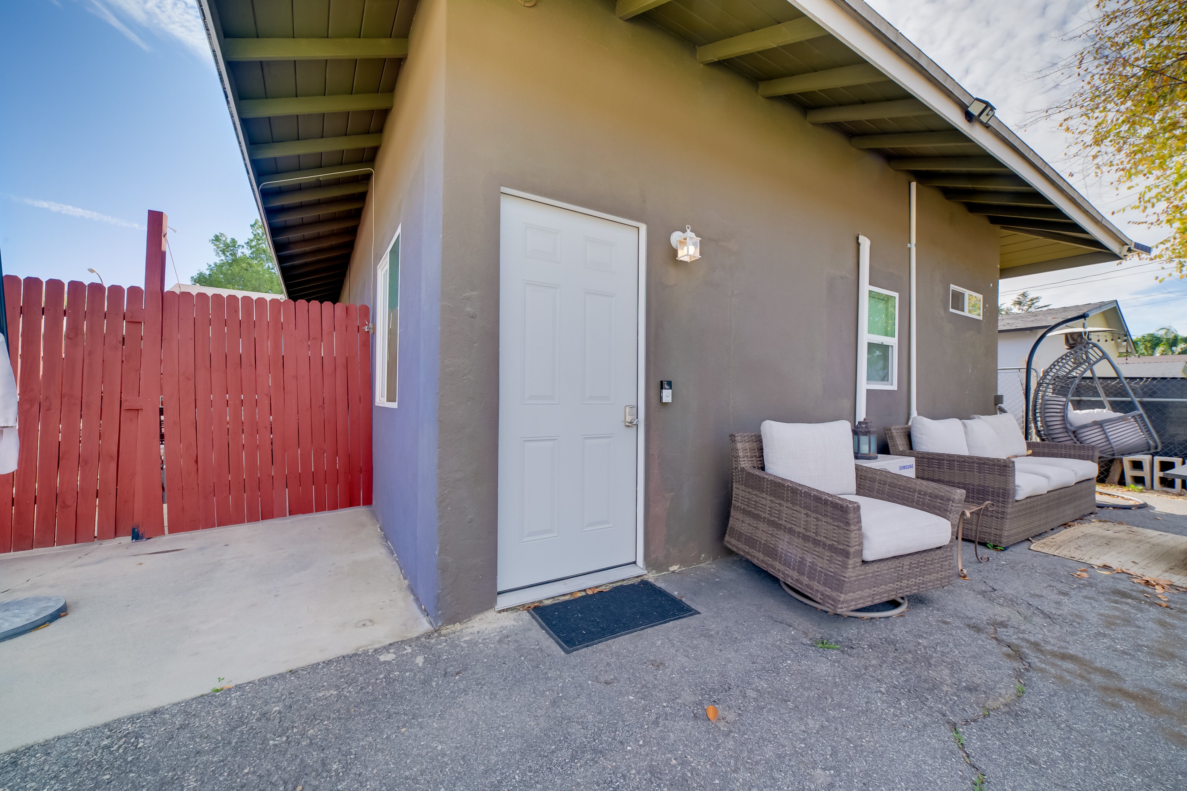 Exterior | Single-Story Studio | Outdoor Seating