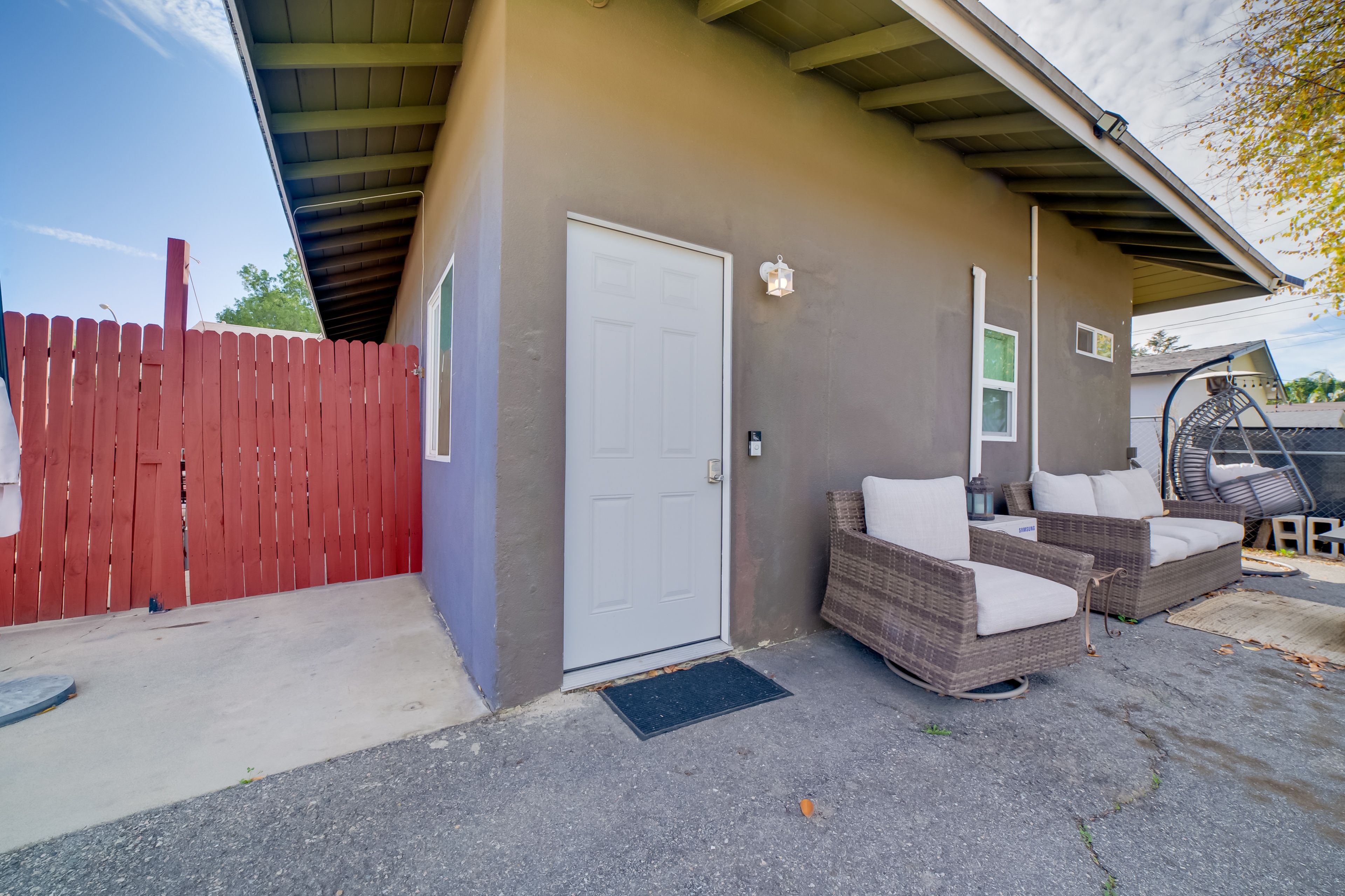 Exterior | Single-Story Studio