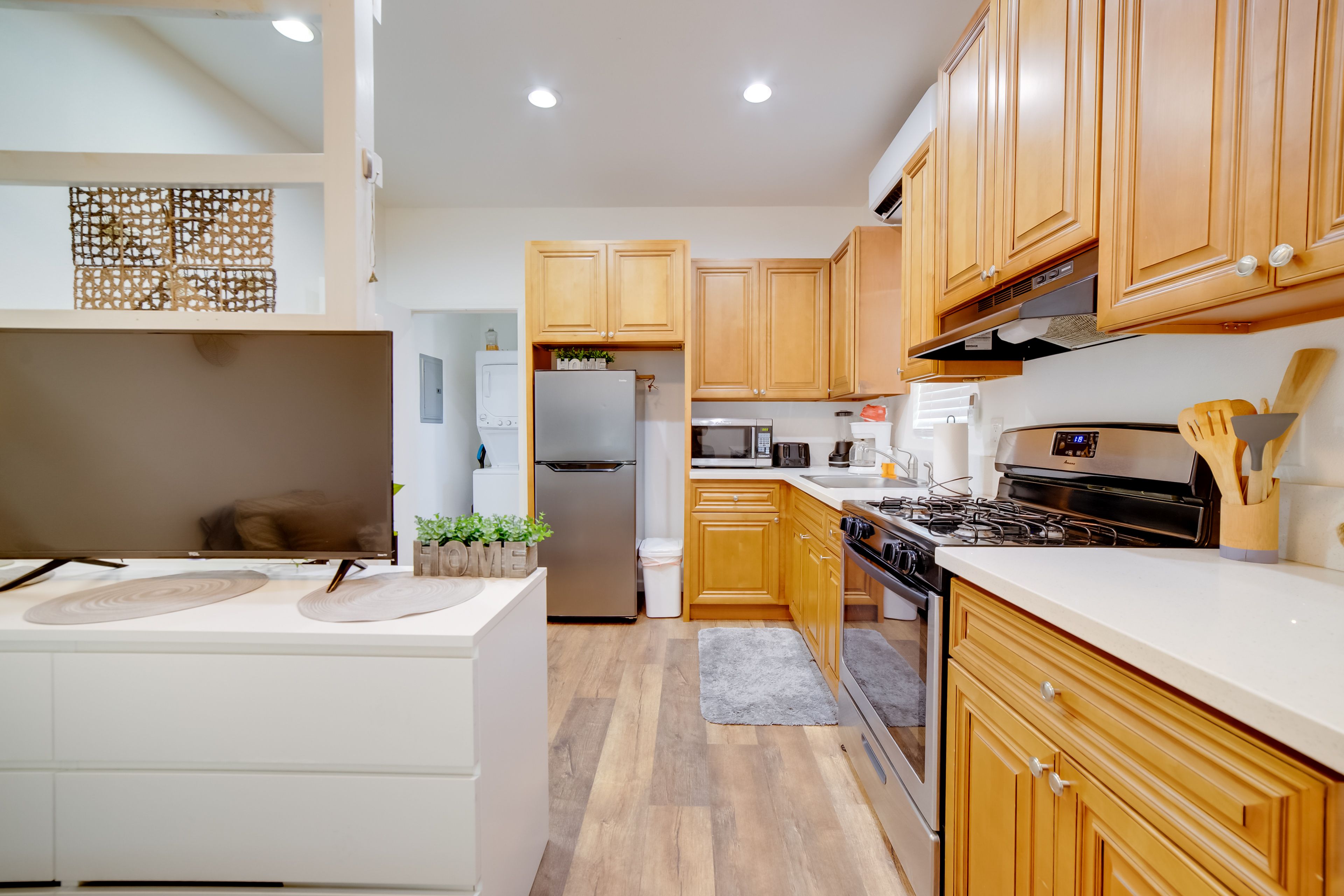 Kitchen | Dishware & Flatware