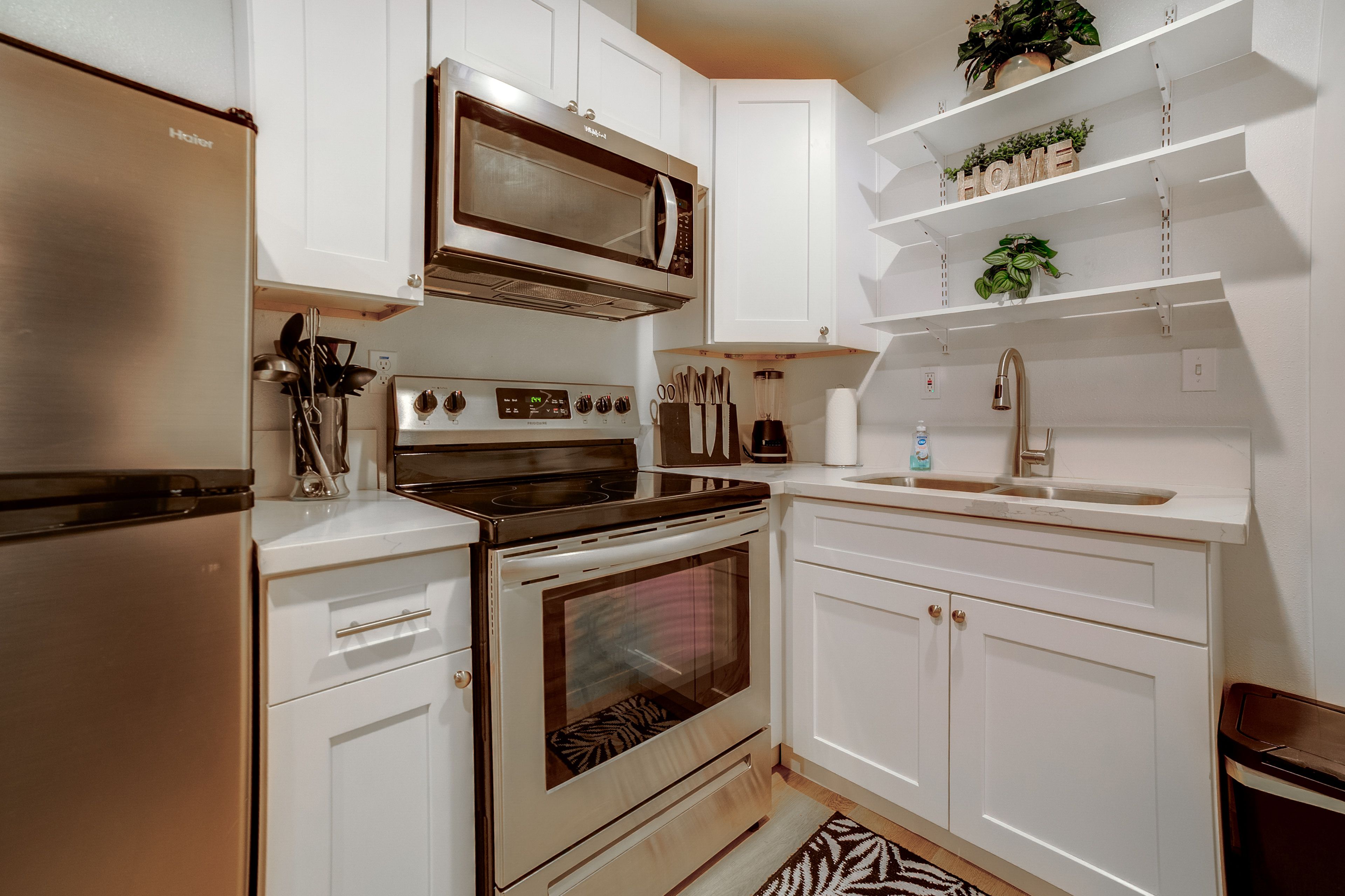 Kitchen | Dishware & Flatware