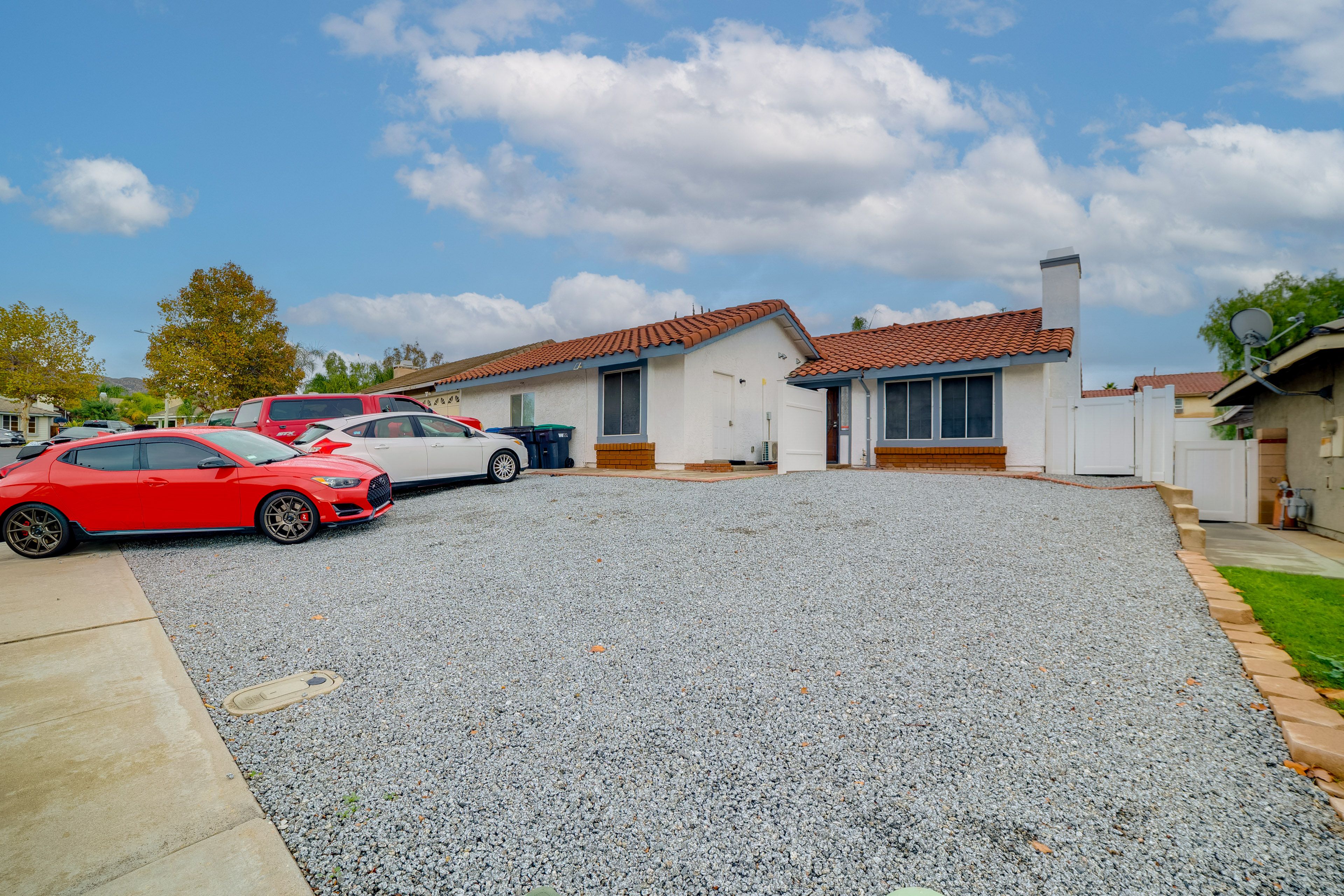 Parking | Free Street (2 Vehicles, First-Come, First-Served)