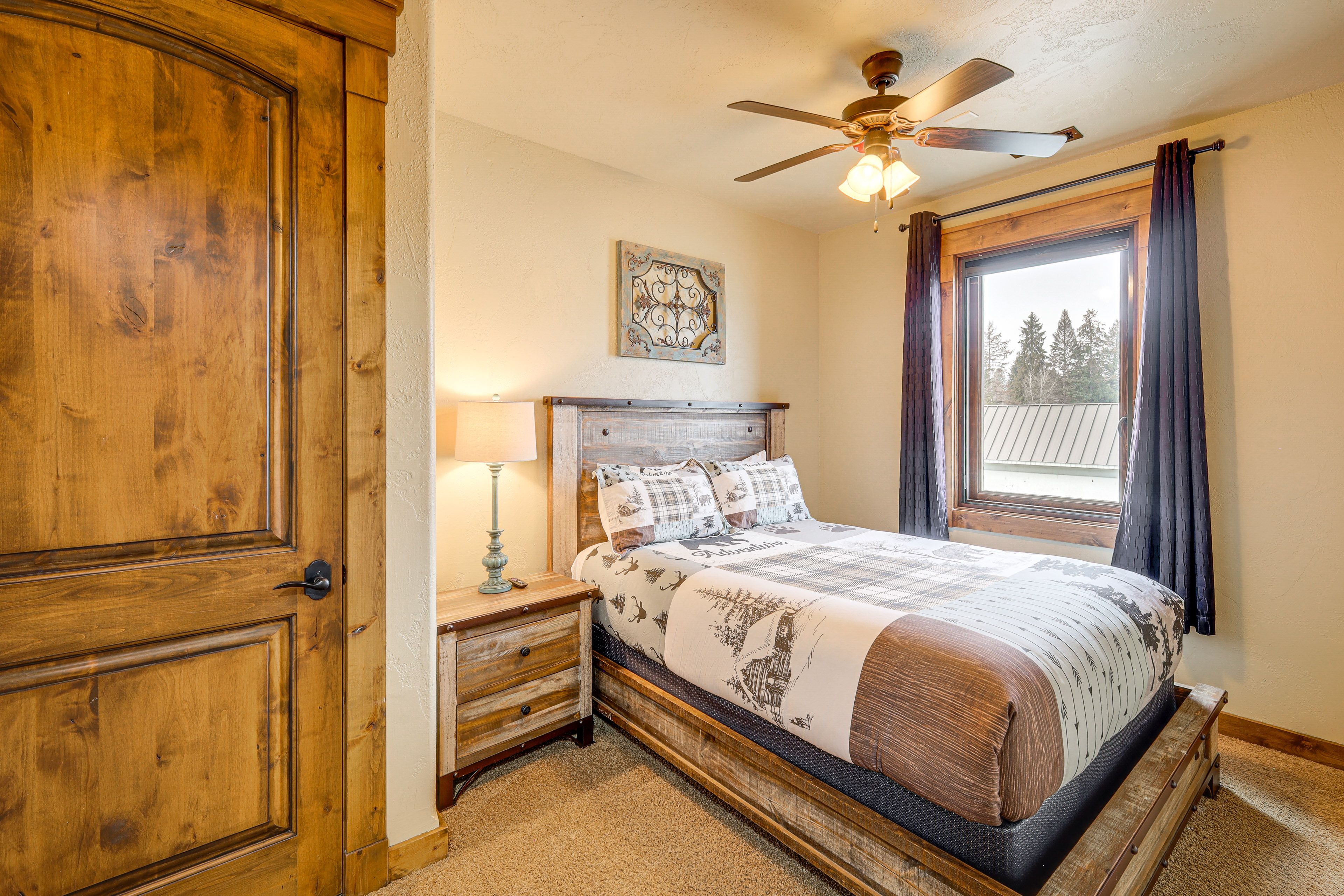 Bedroom 2 | Queen Bed