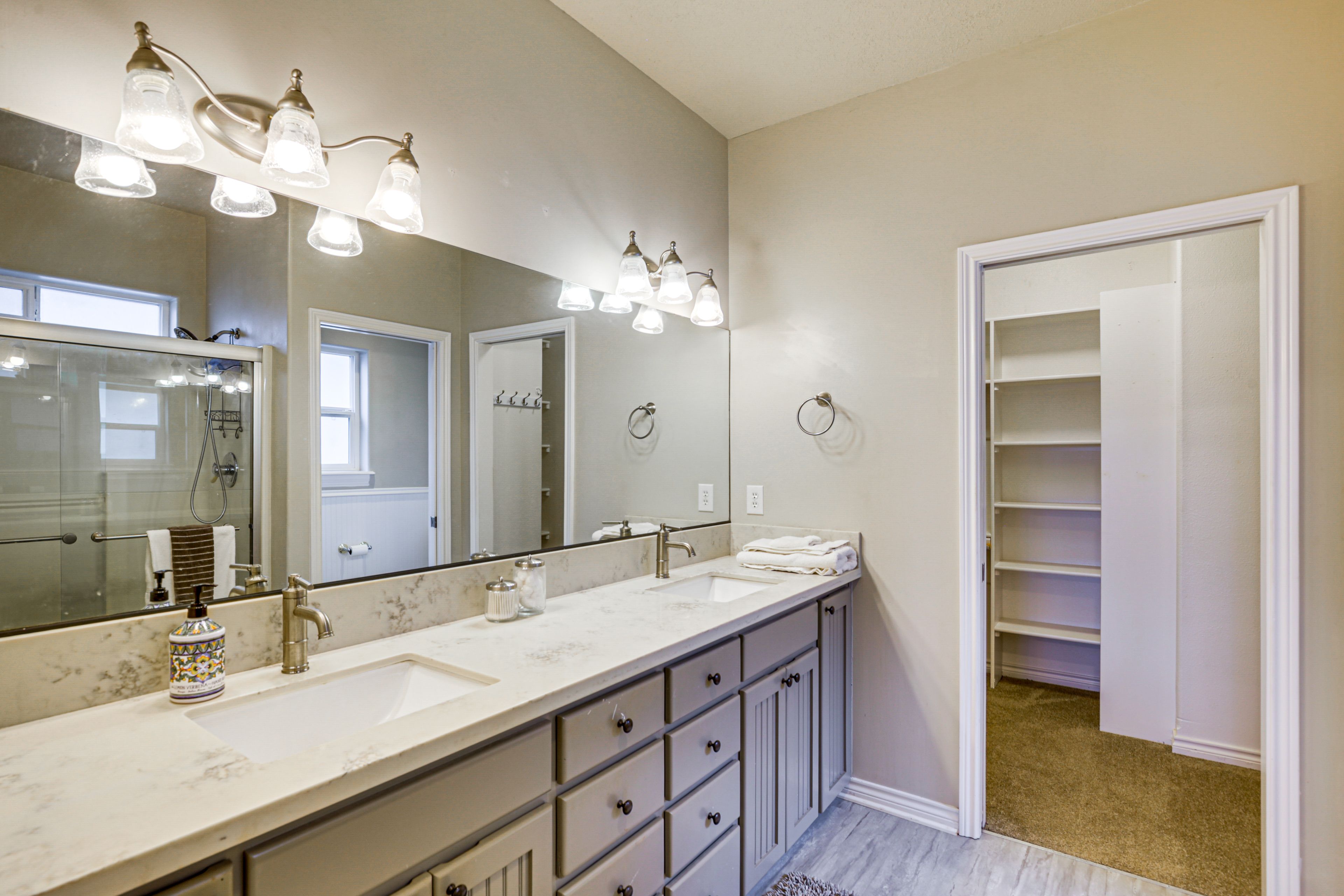 En-Suite Bathroom | Walk-In Closet | Towels & Linens Provided