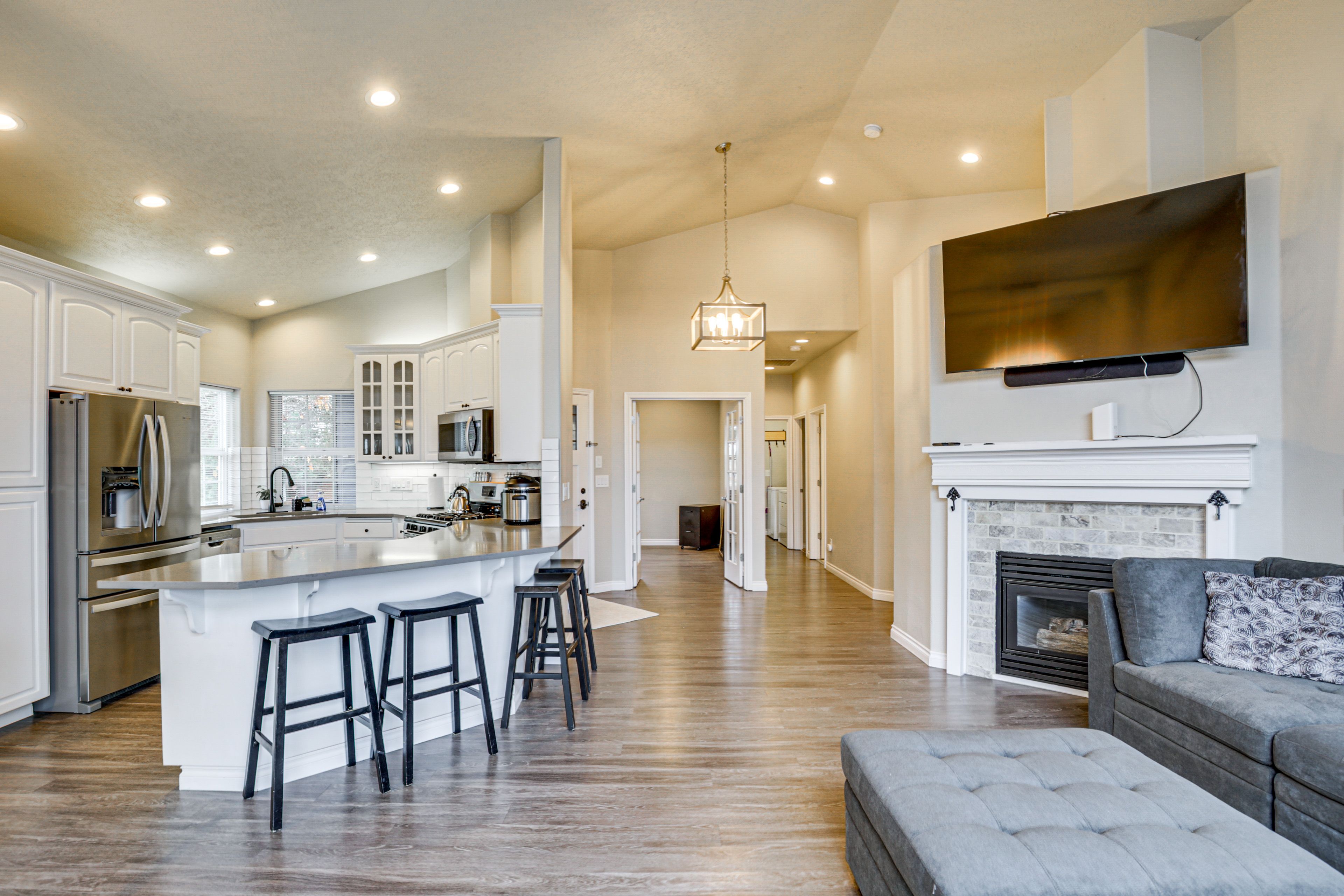 Living Area | Smart TV | Fireplace