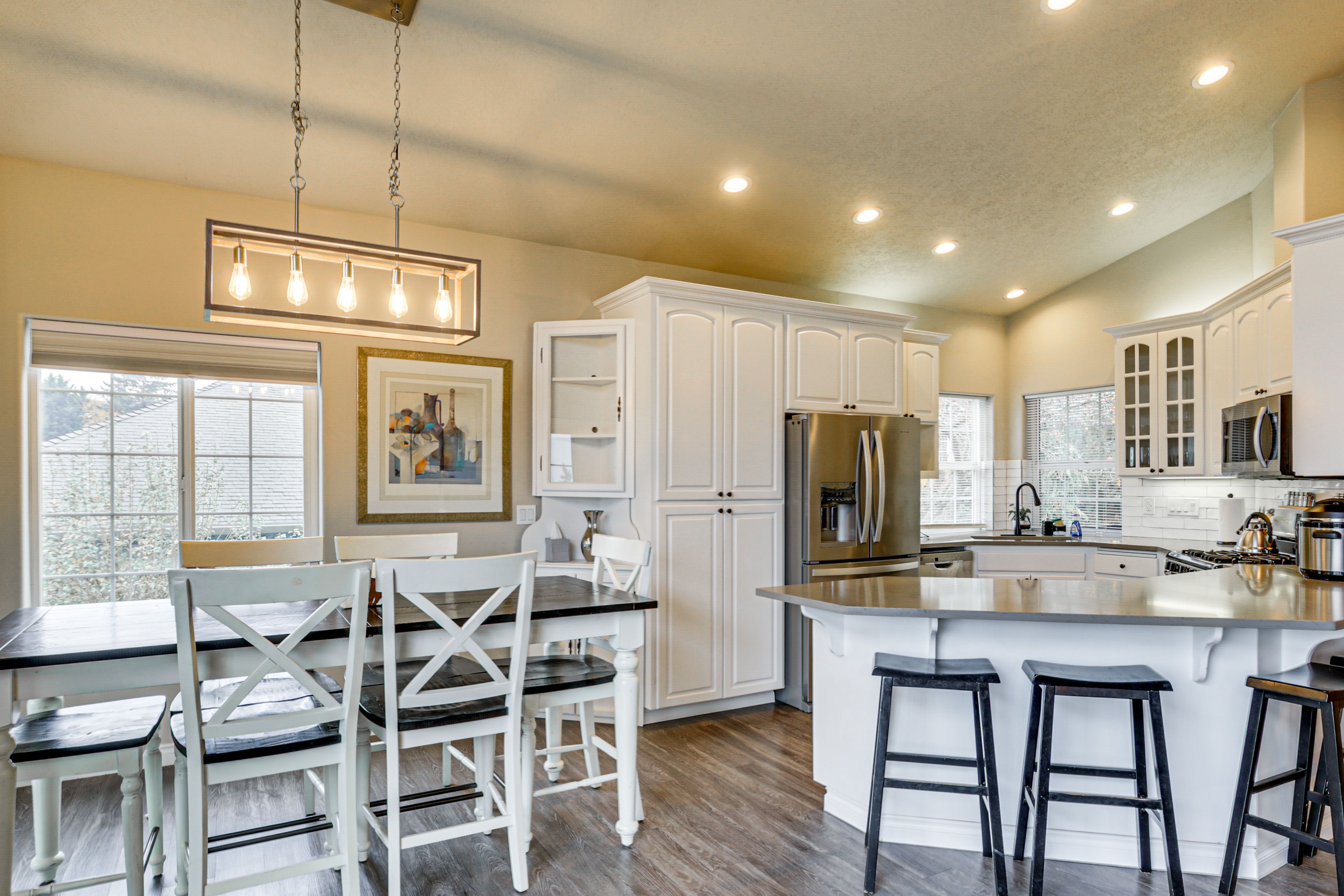 Kitchen | Dining Area | Free WiFi