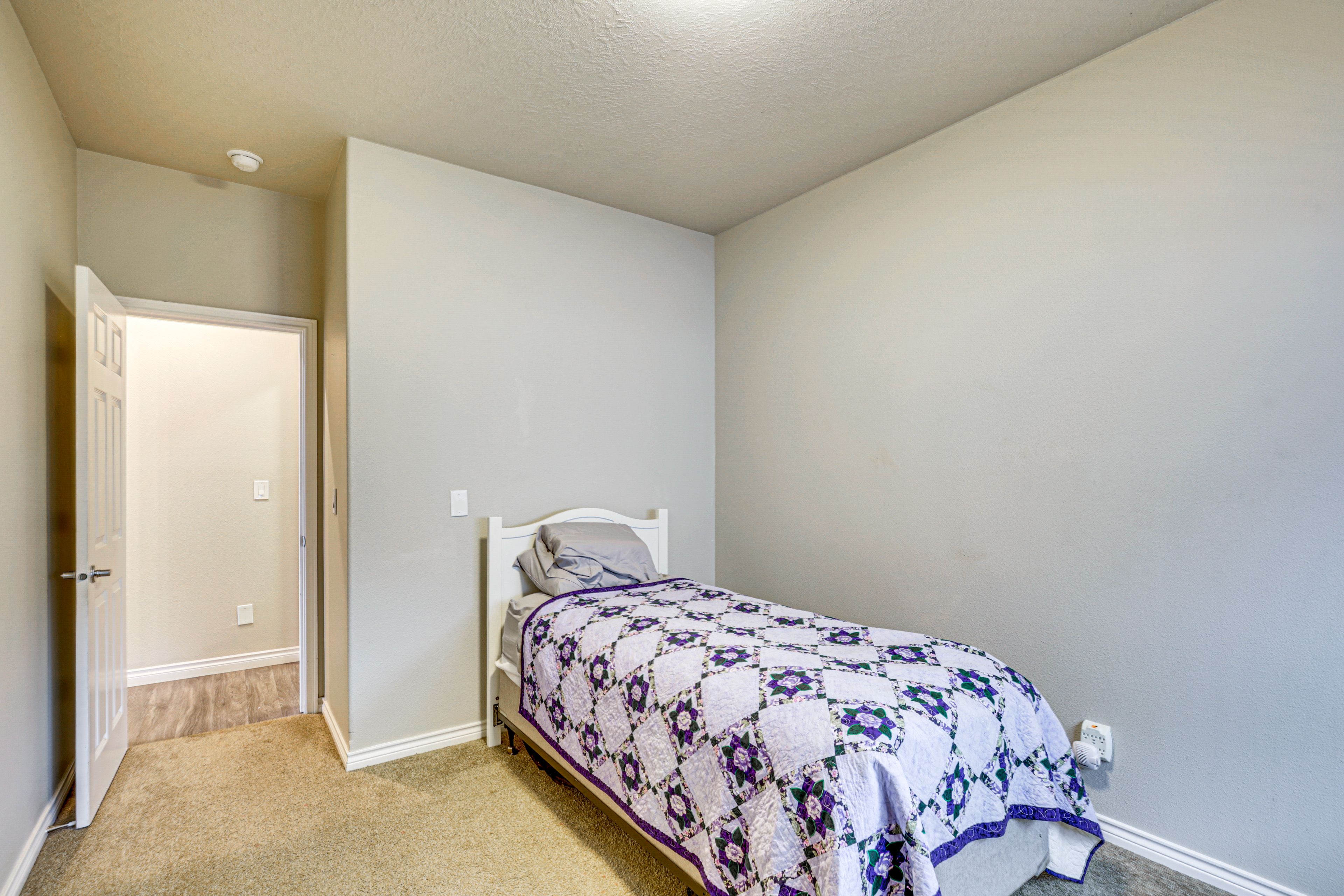 Bedroom 2 | Twin Bed