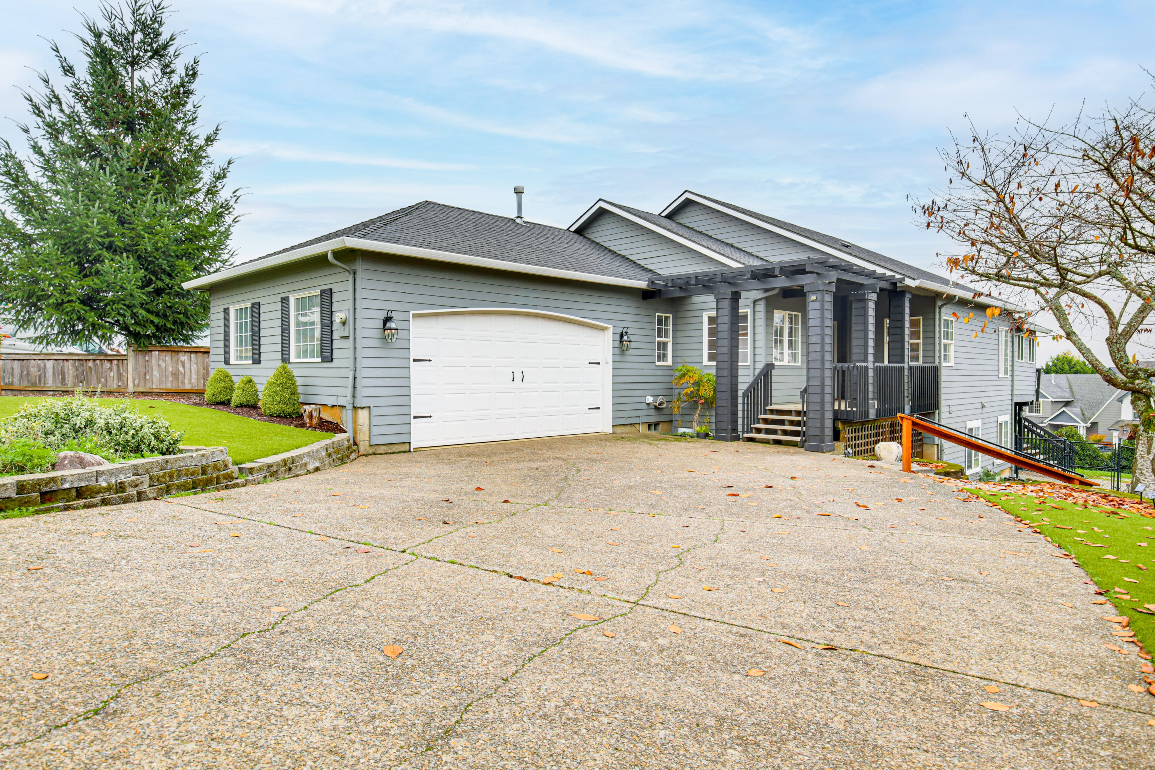 Parking | Garage (2 Vehicles) | Driveway (2 Vehicles)