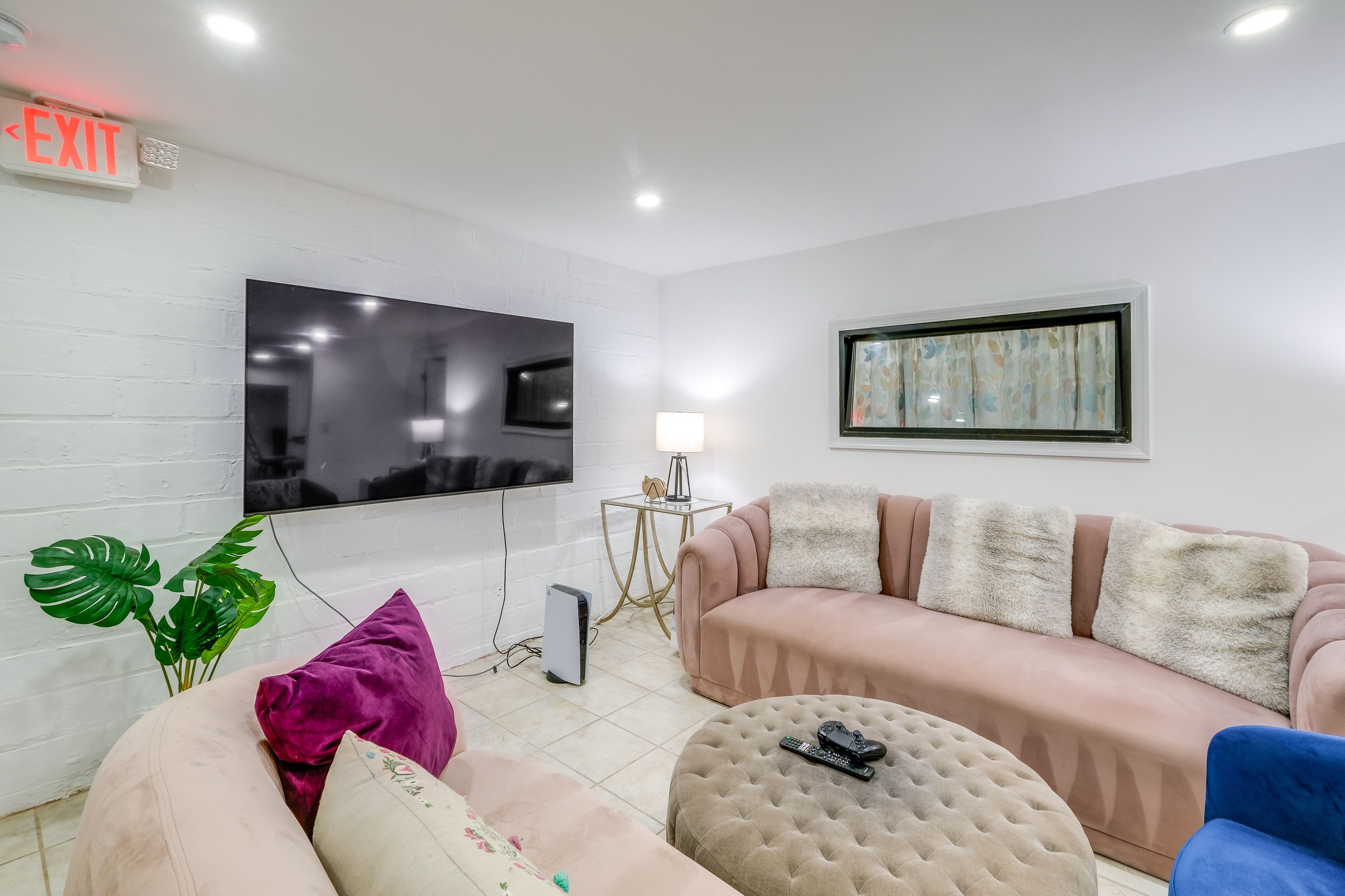 Silver Spring Vacation Rental | 1BR | 1BA | Steps Required | 900 Sq Ft