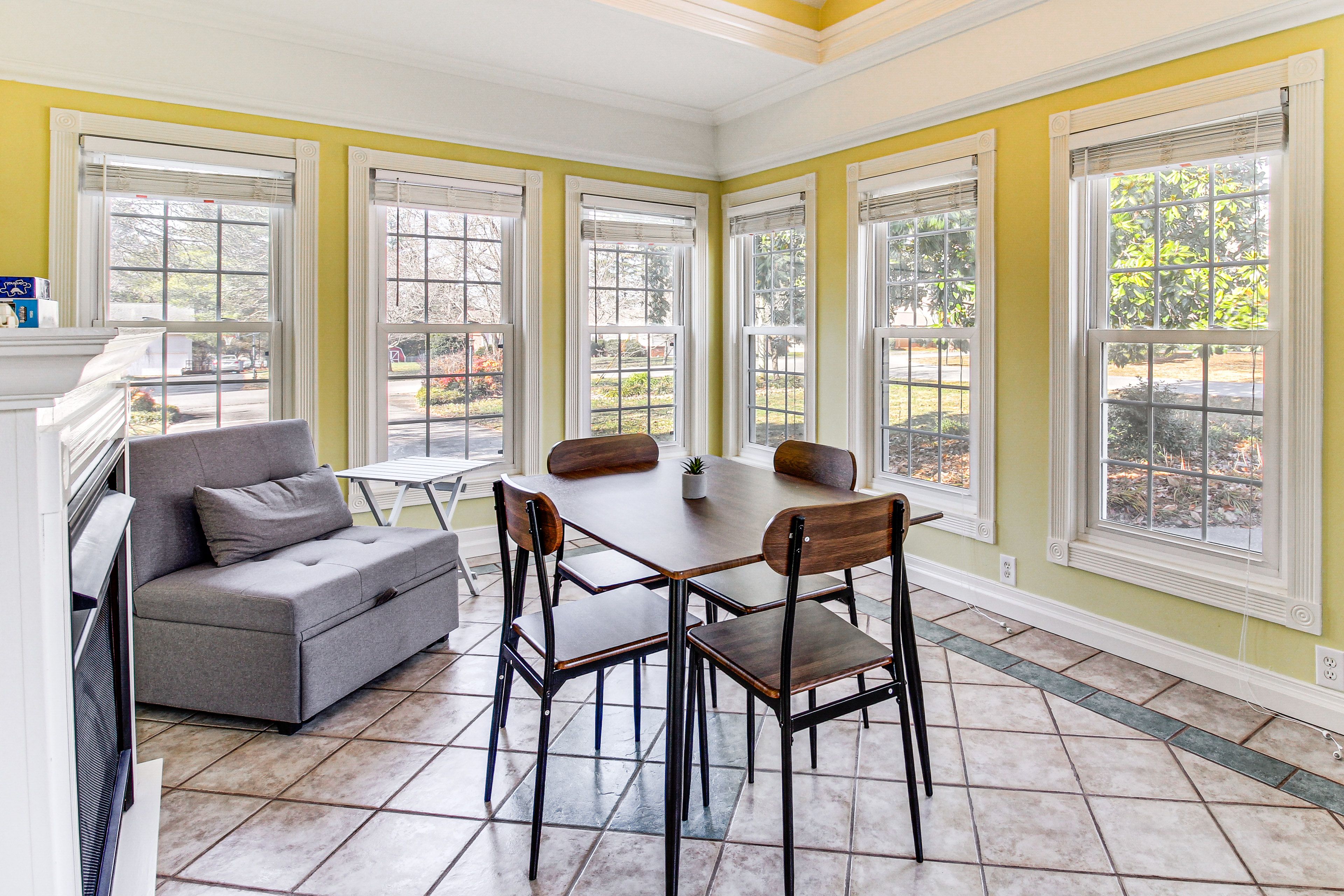 2-Story Home | Sunroom w/ Xbox