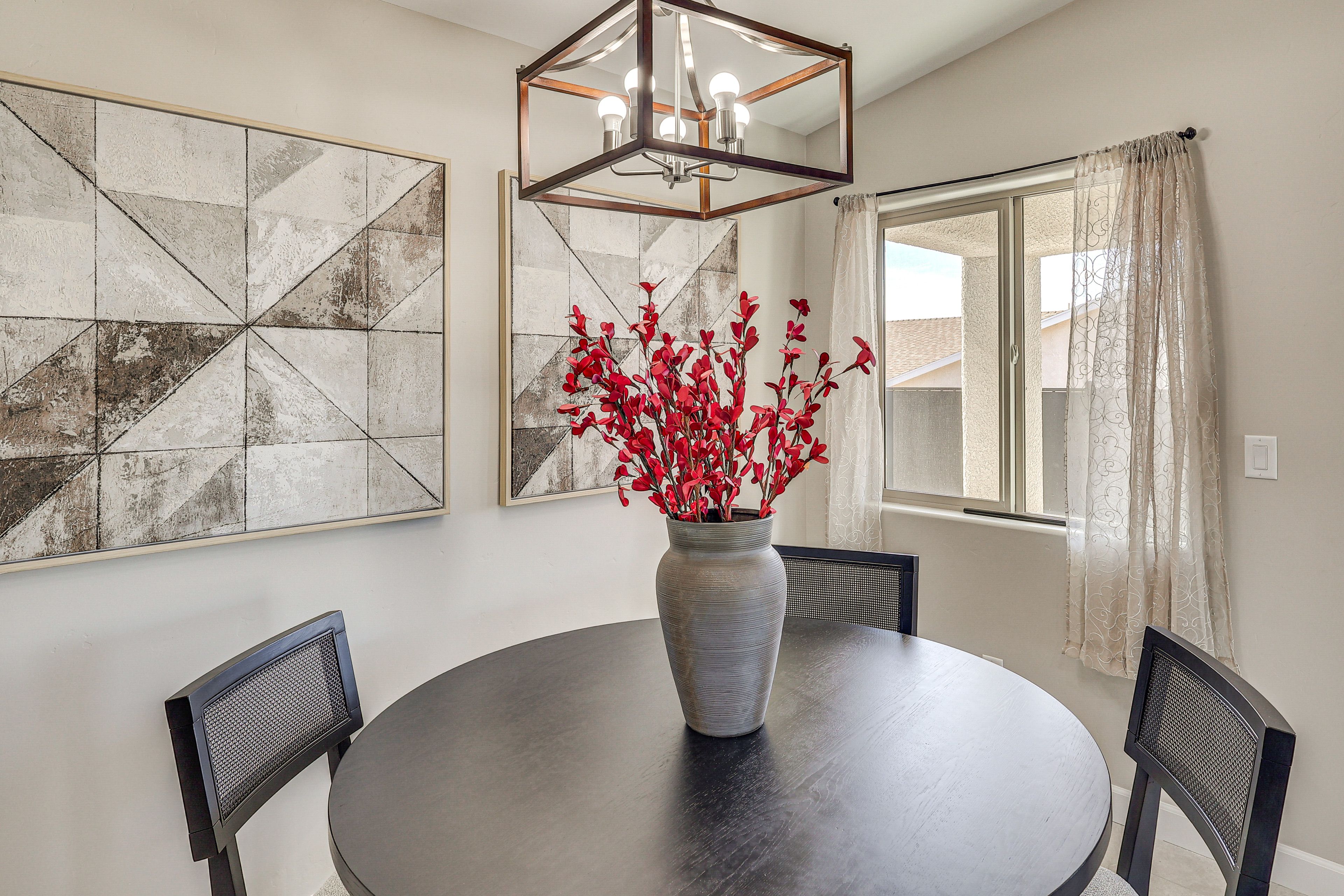 Dining Area | Dining Table