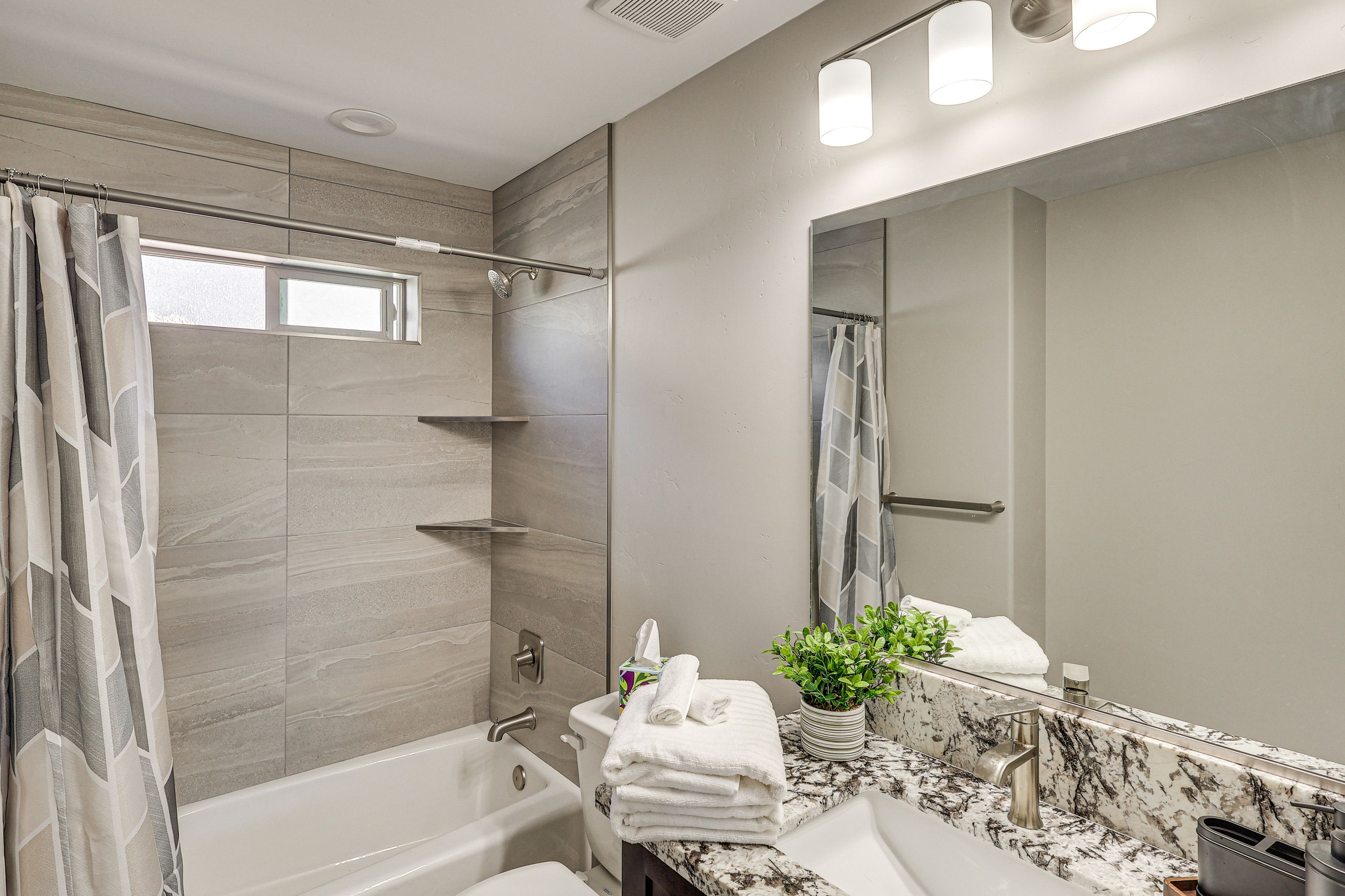 Full Bathroom | Complimentary Toiletries | Towels Provided