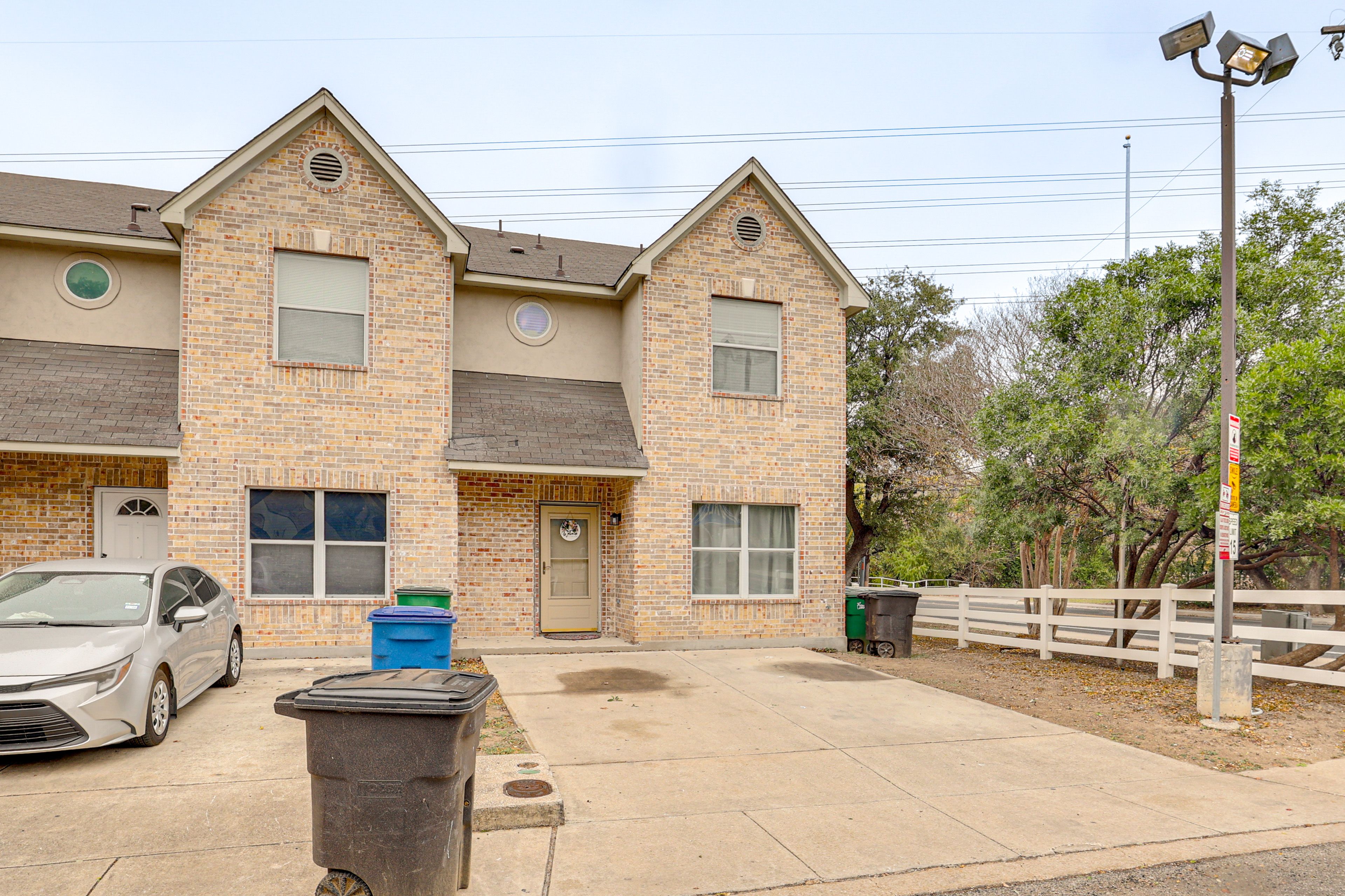 Parking | Driveway (2 Vehicles)