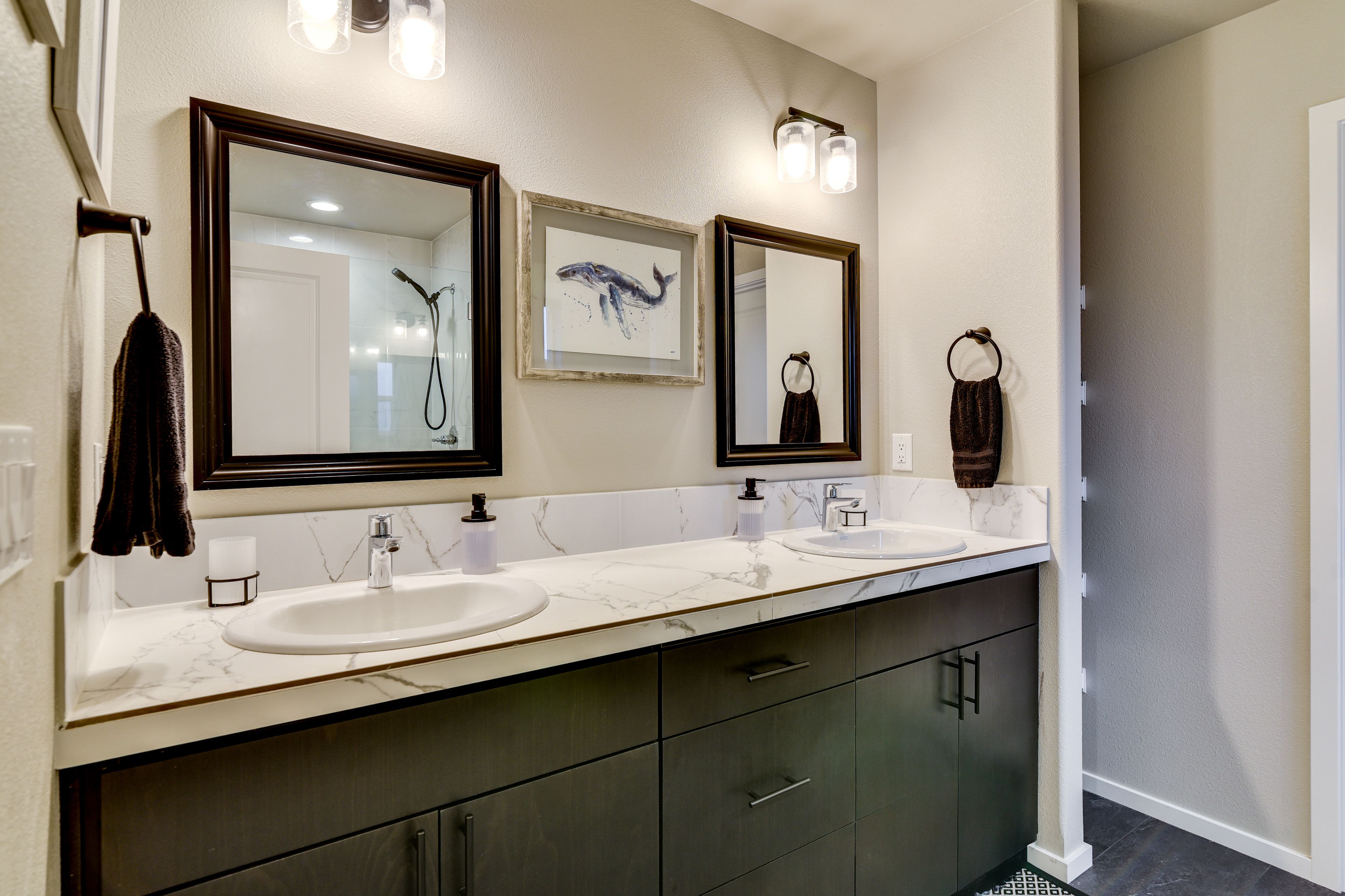 Full Bath | Towels Provided | 2nd Floor