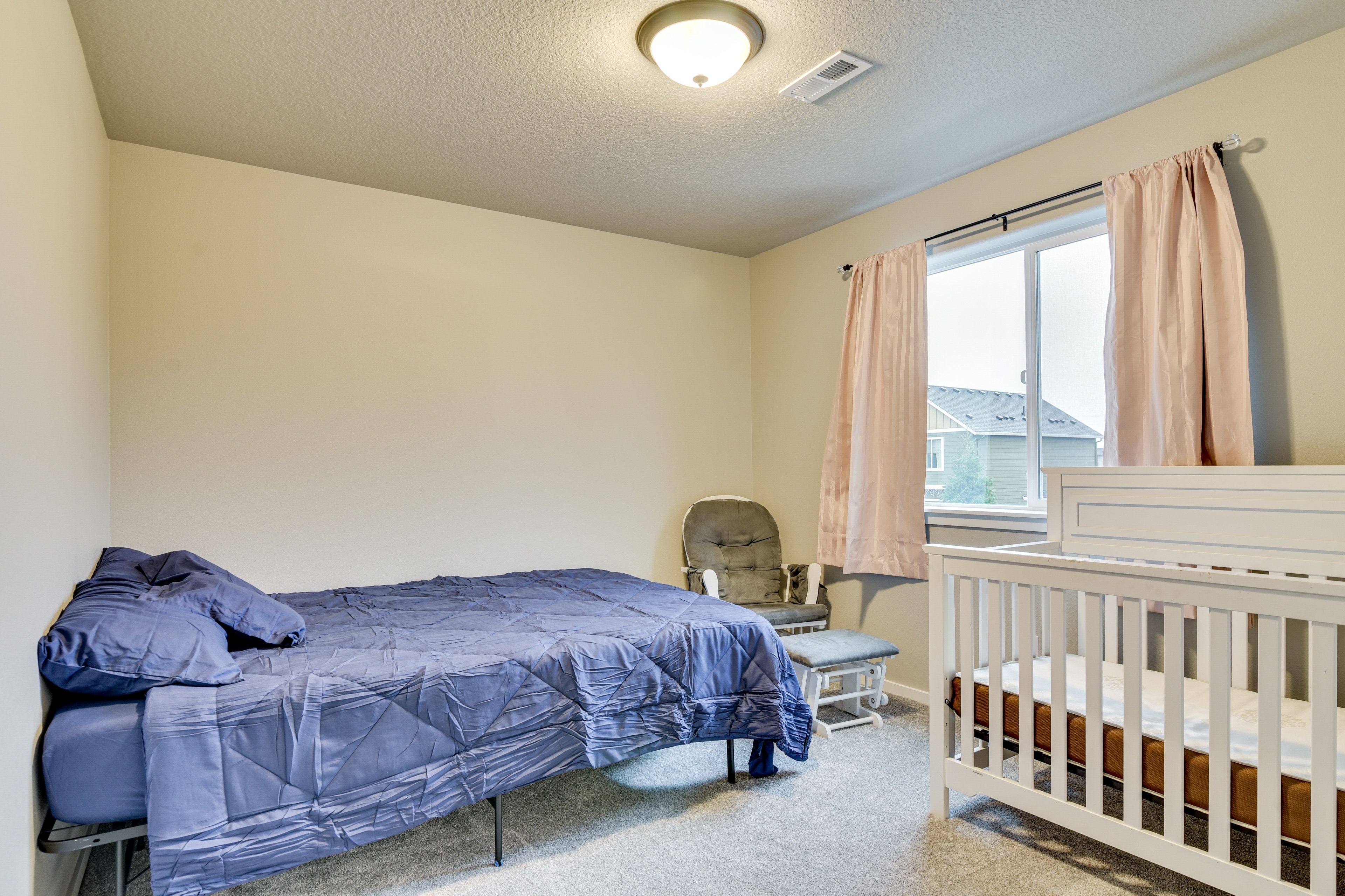 Bedroom 2 | Queen Bed | Crib | 2nd Floor