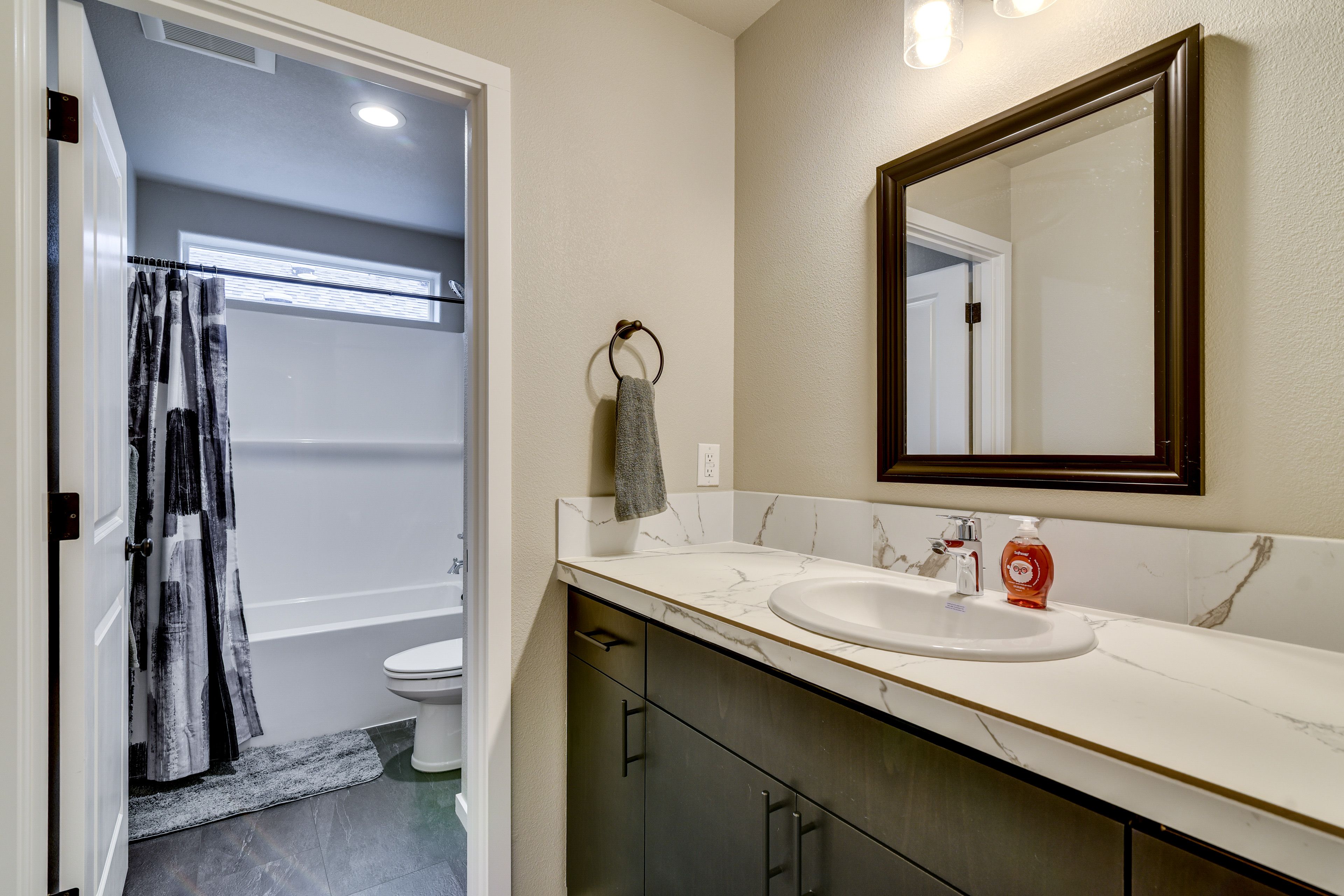 Full Bath | 2nd Floor