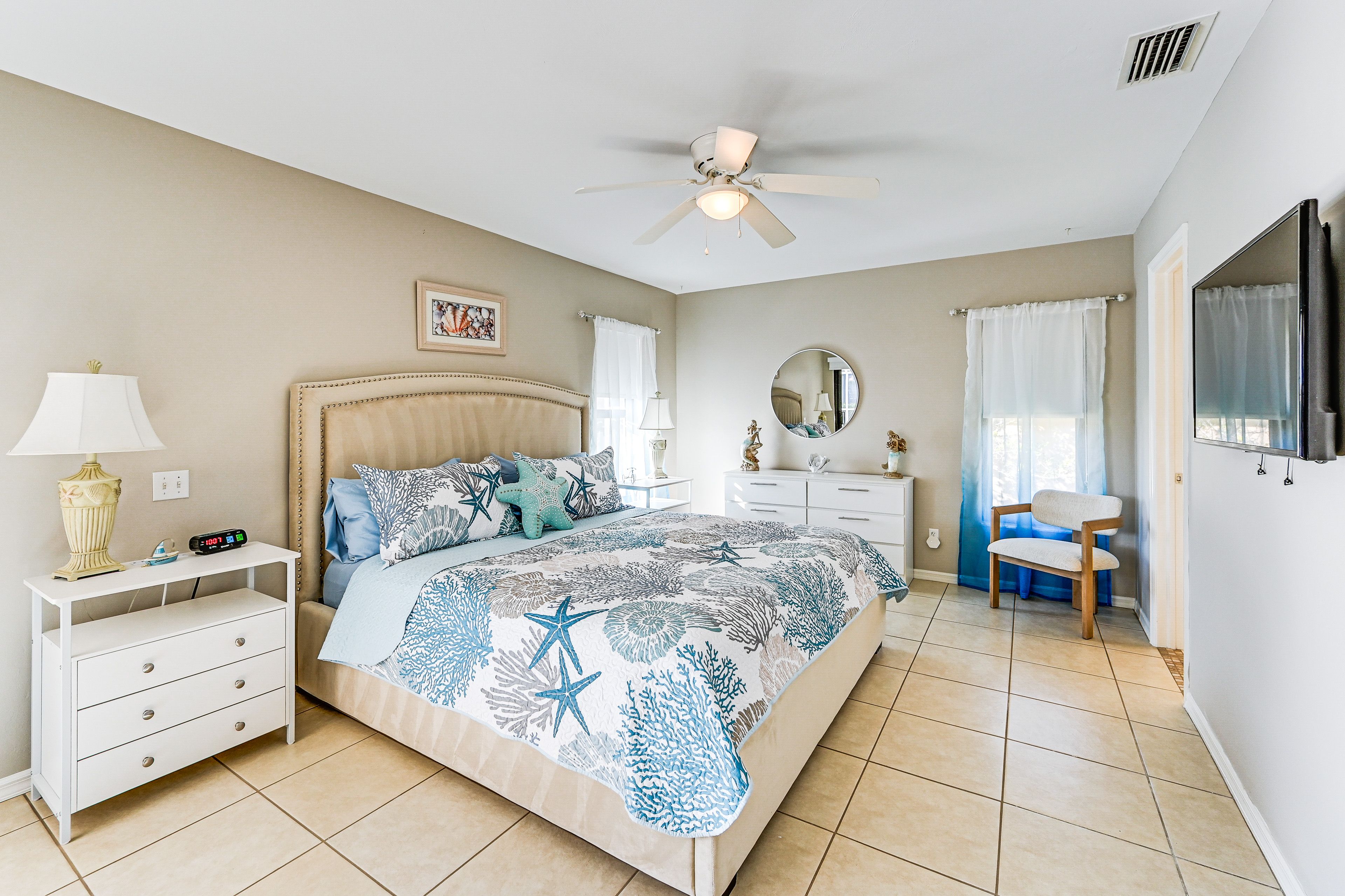 Bedroom 1 | King Bed | Smart TV