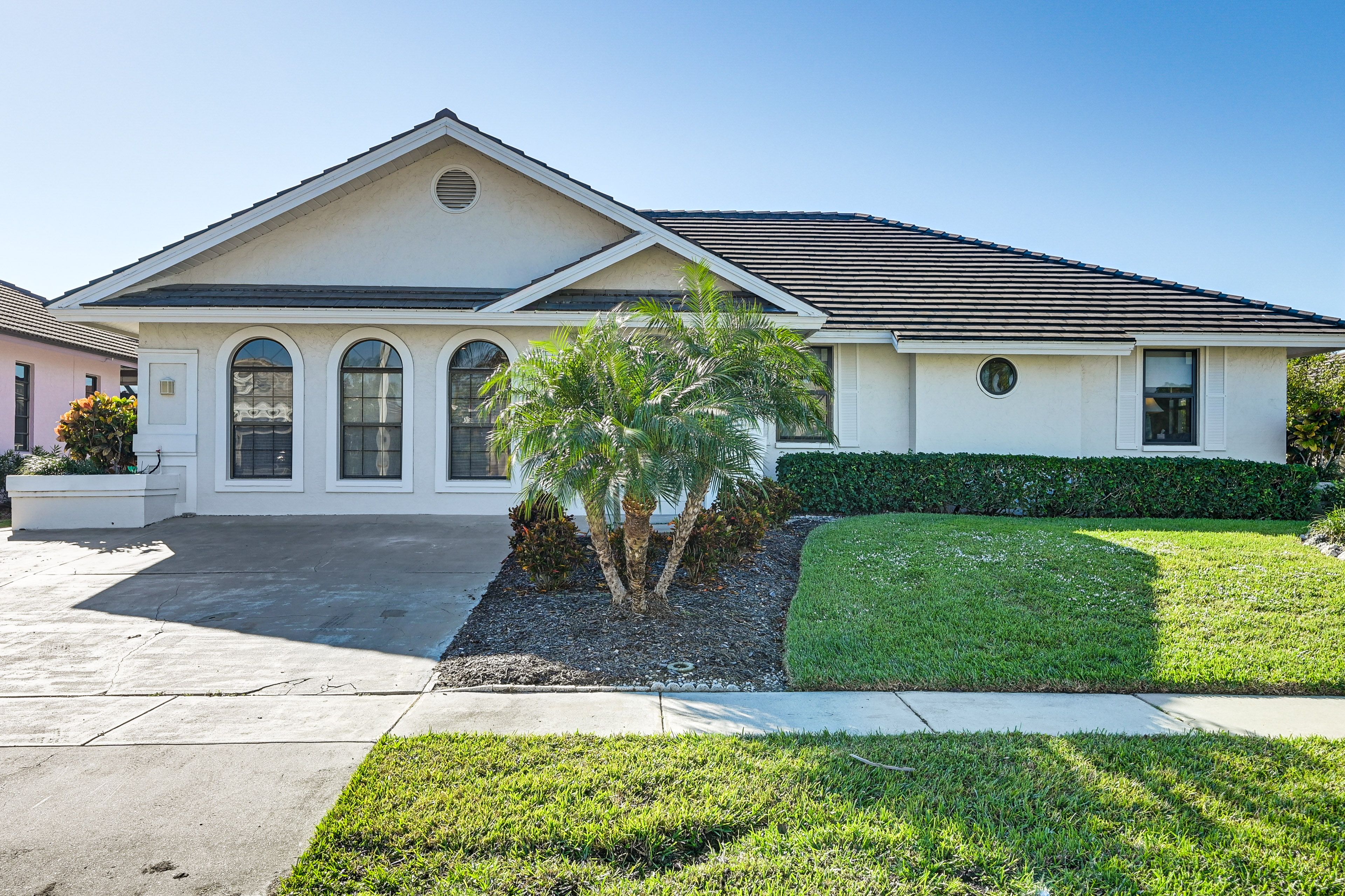 Parking | Driveway (3 Vehicles)