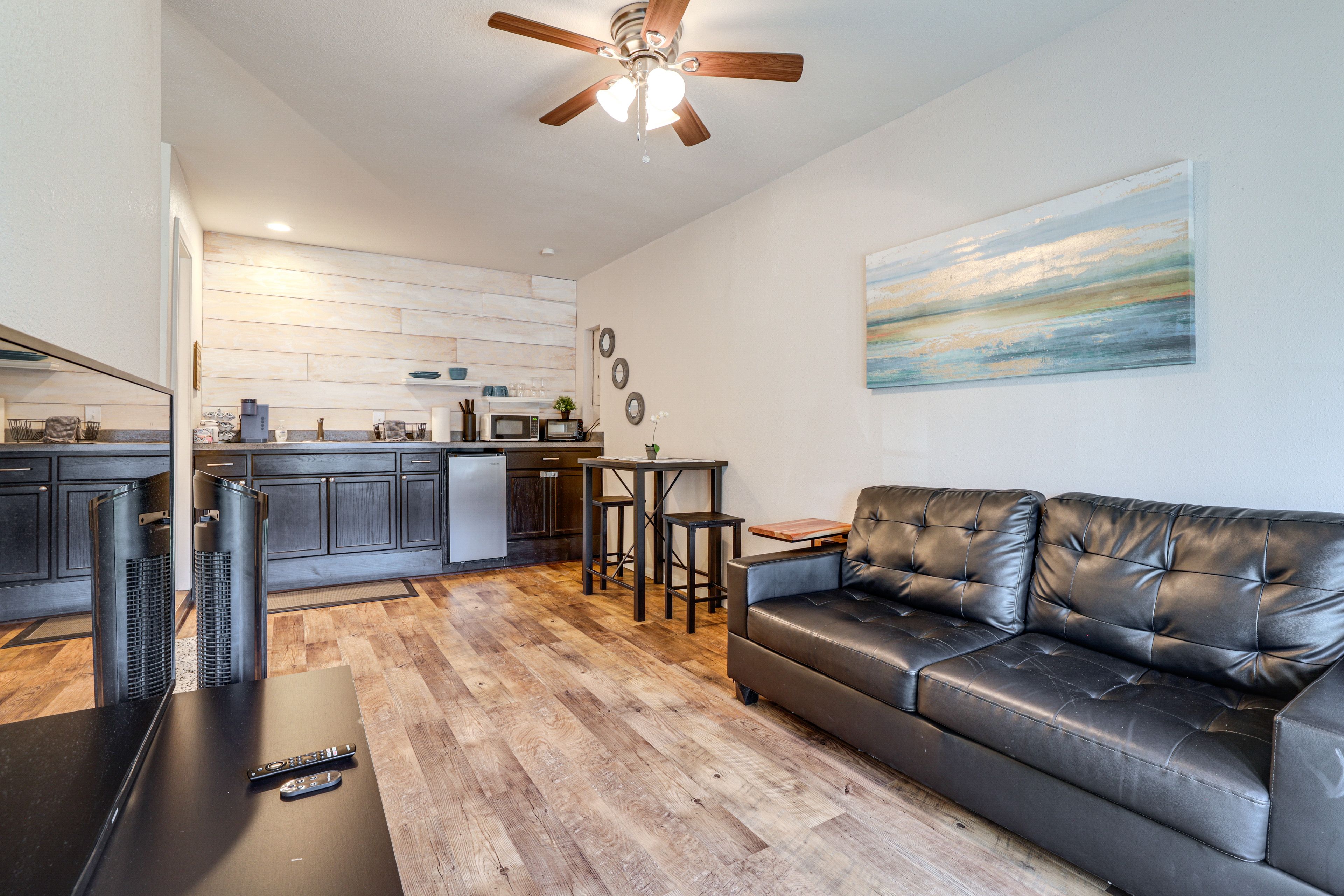 Living Area | Smart TV | Central A/C