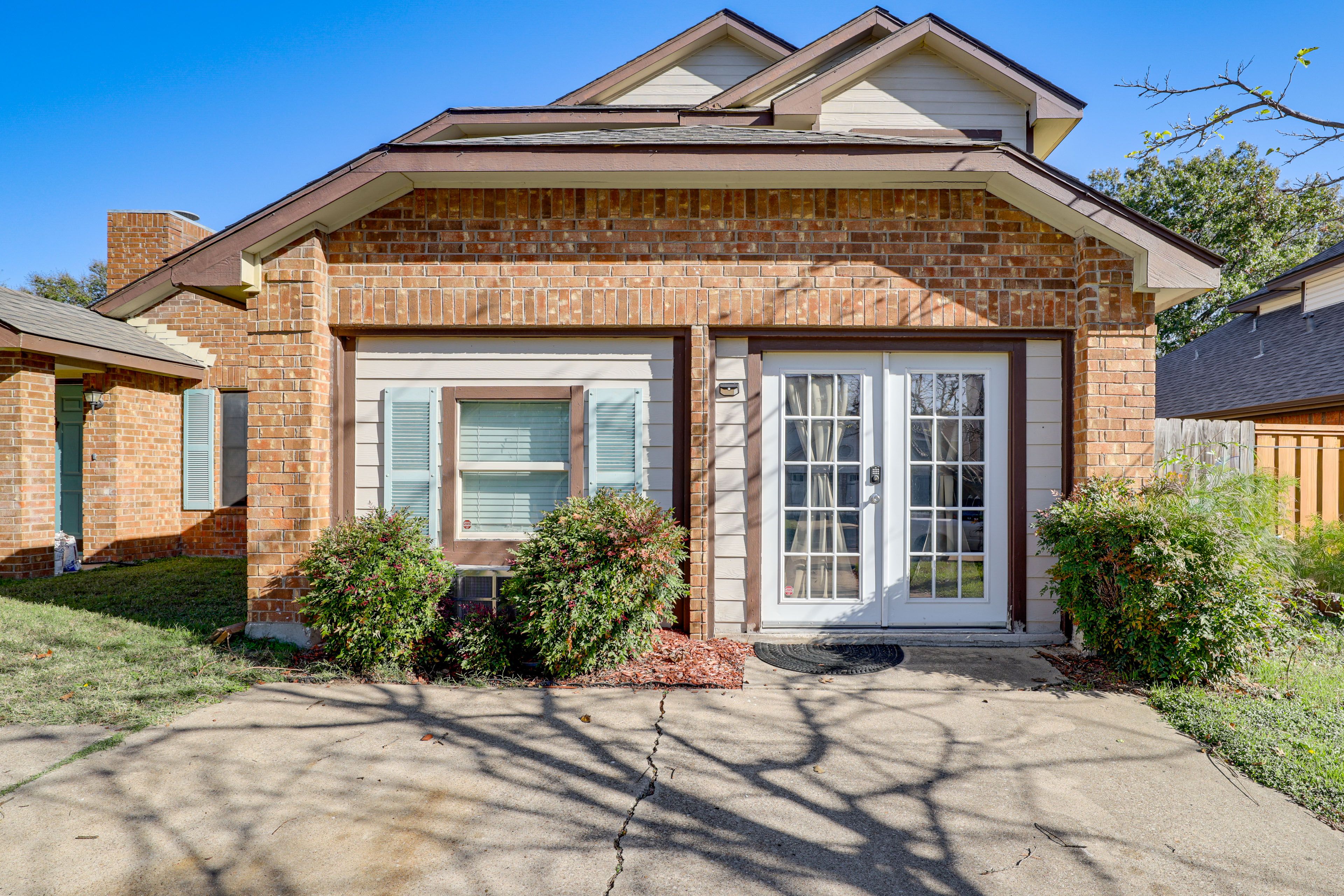 Unit Exterior | Single-Story Studio