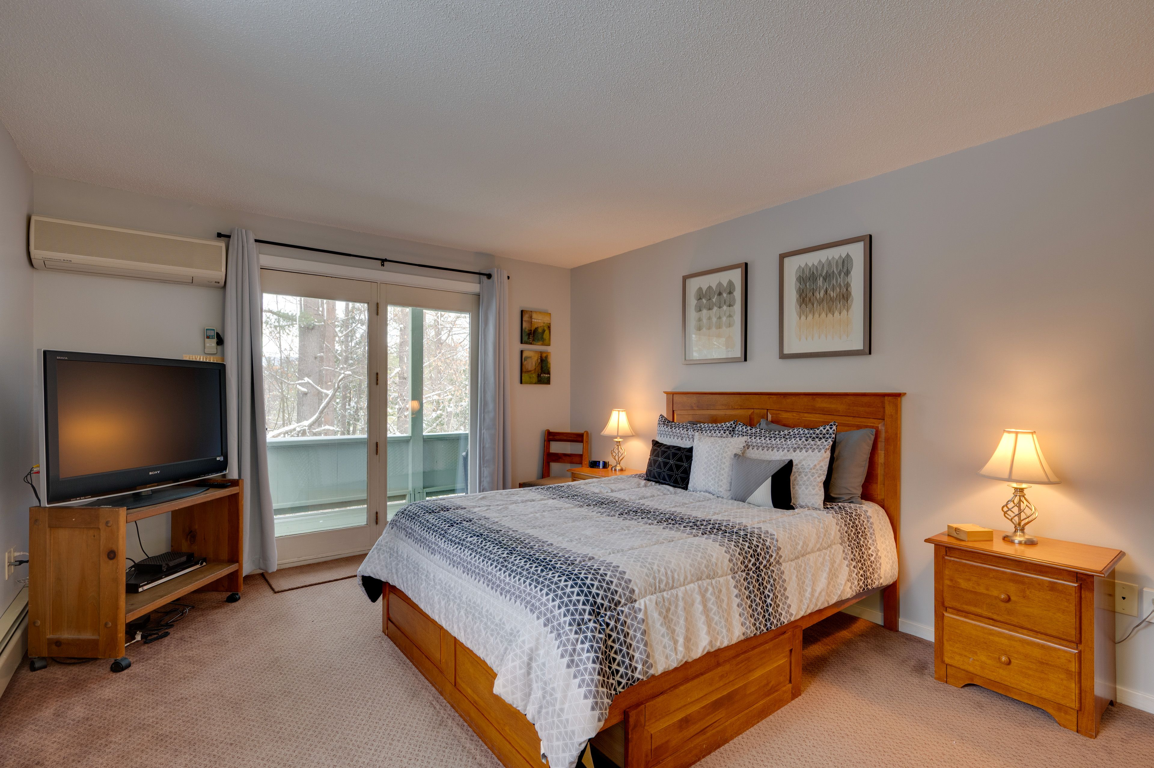 Bedroom 1 | Queen Bed | 1st Floor