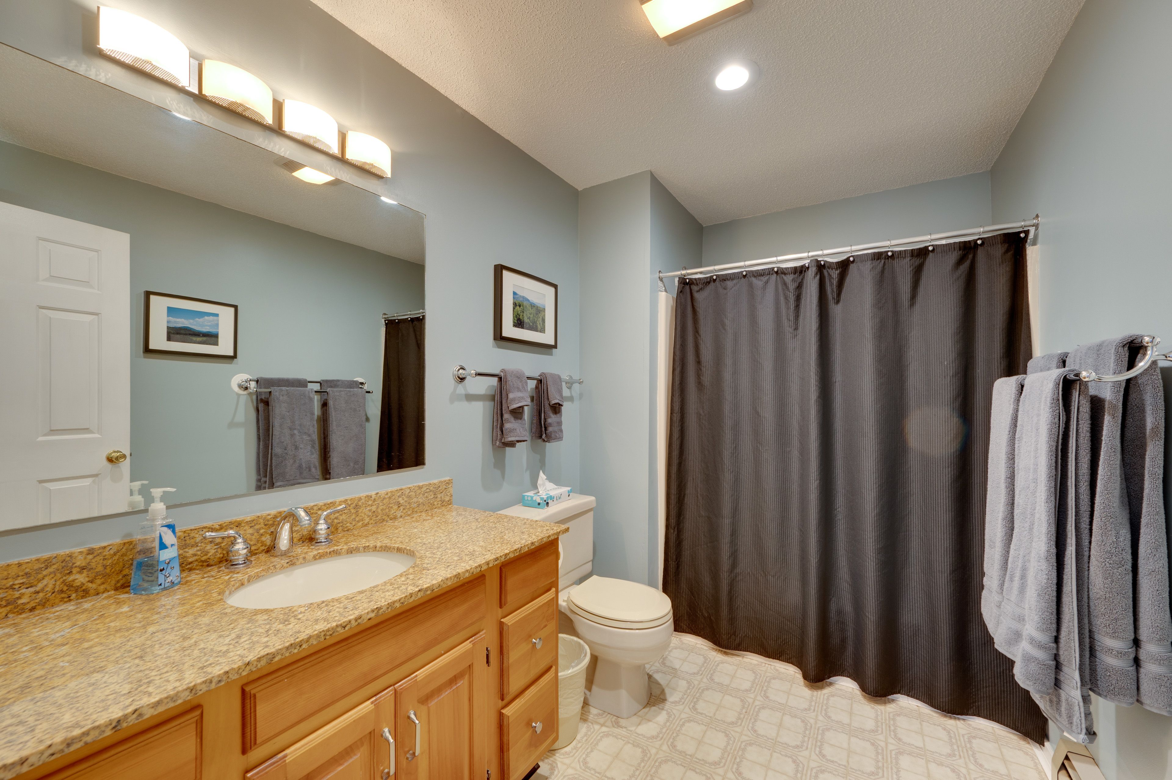 Bathroom | 1st Floor