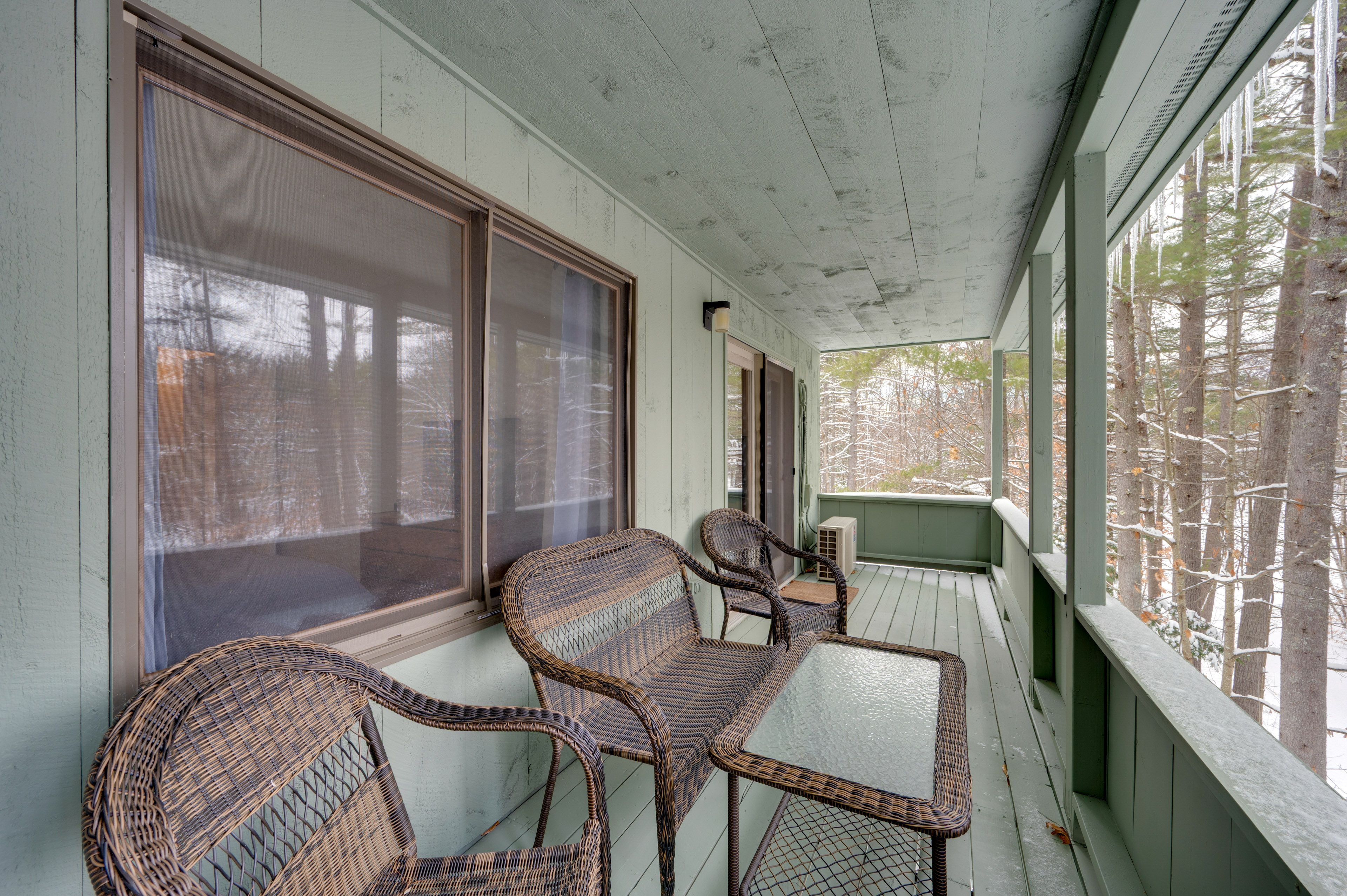 Covered Porch | Outdoor Seating