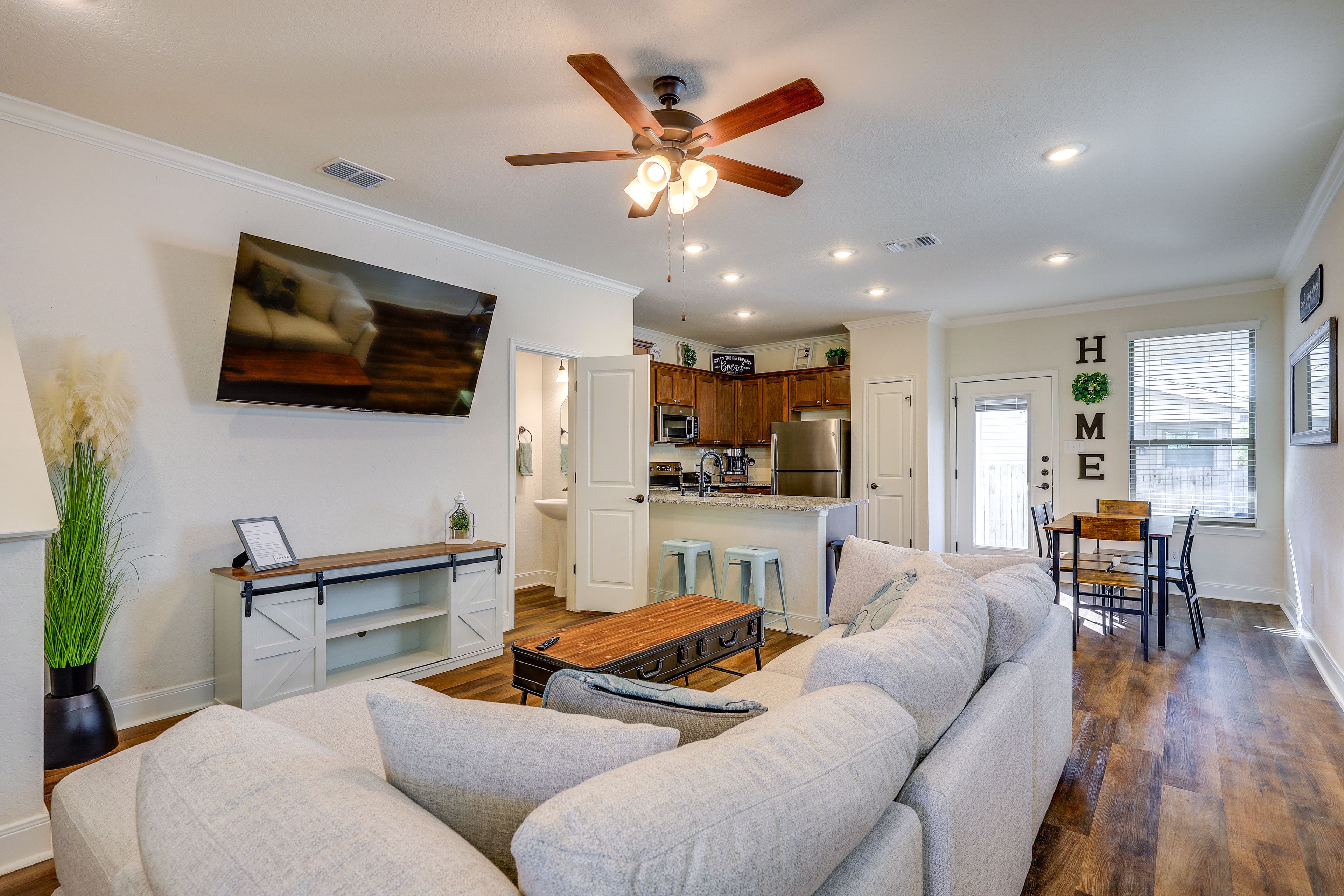 San Antonio Vacation Rental | 3BR | 2.5BA | 1,350 Sq Ft | 1 Step to Enter