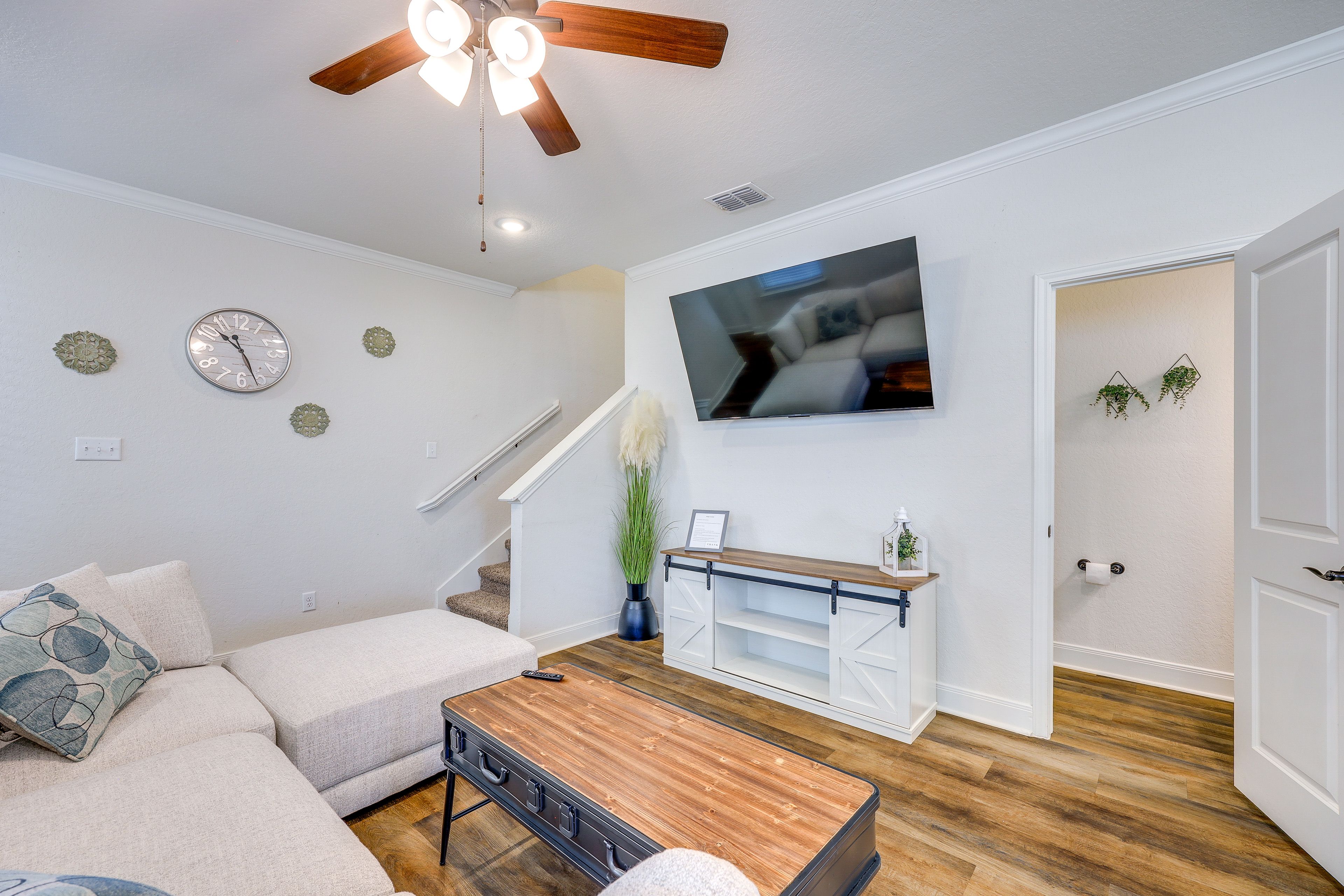 Living Room | Free WiFi | Central A/C | 1st Floor