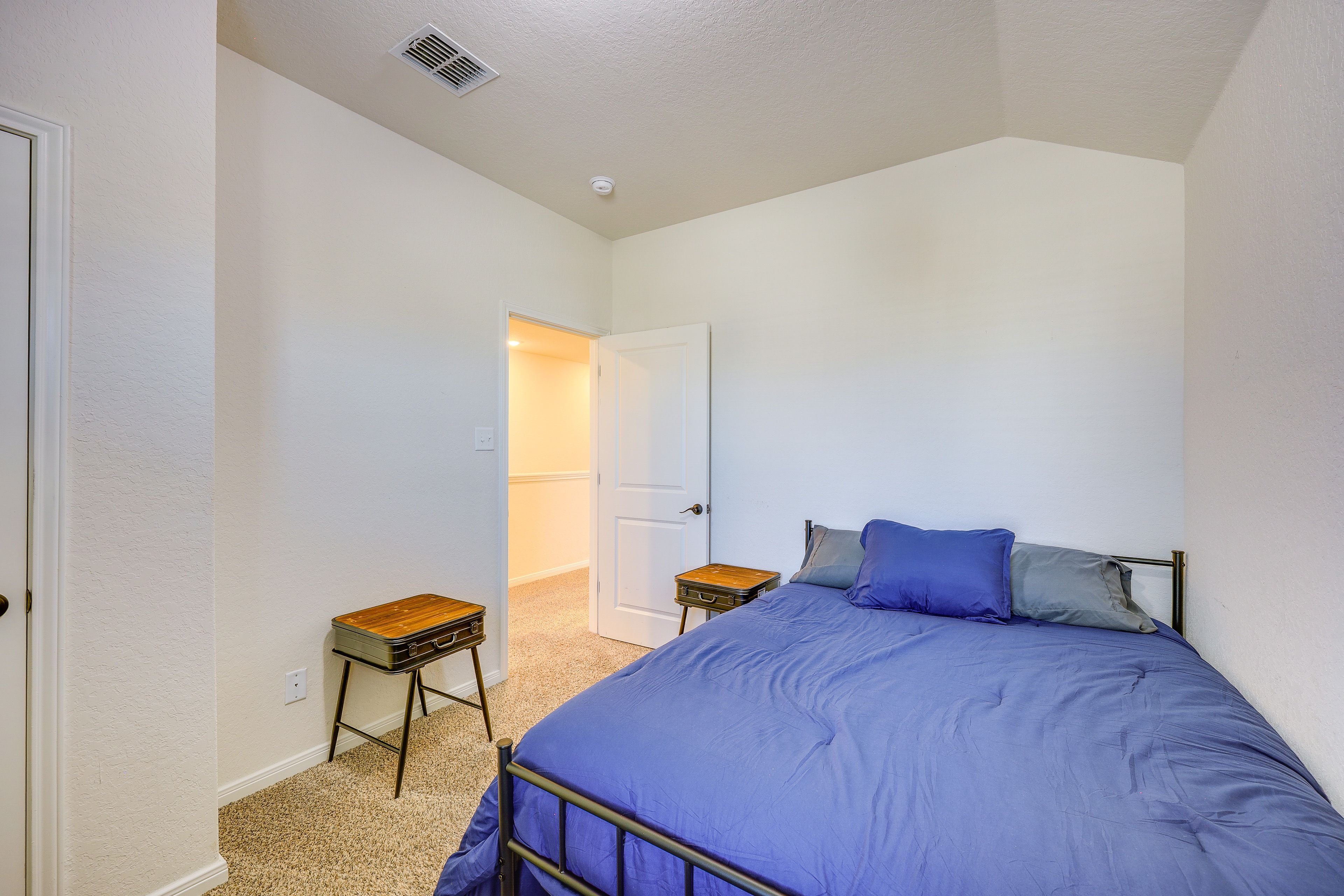 Bedroom 2 | Queen Bed | 2nd Floor