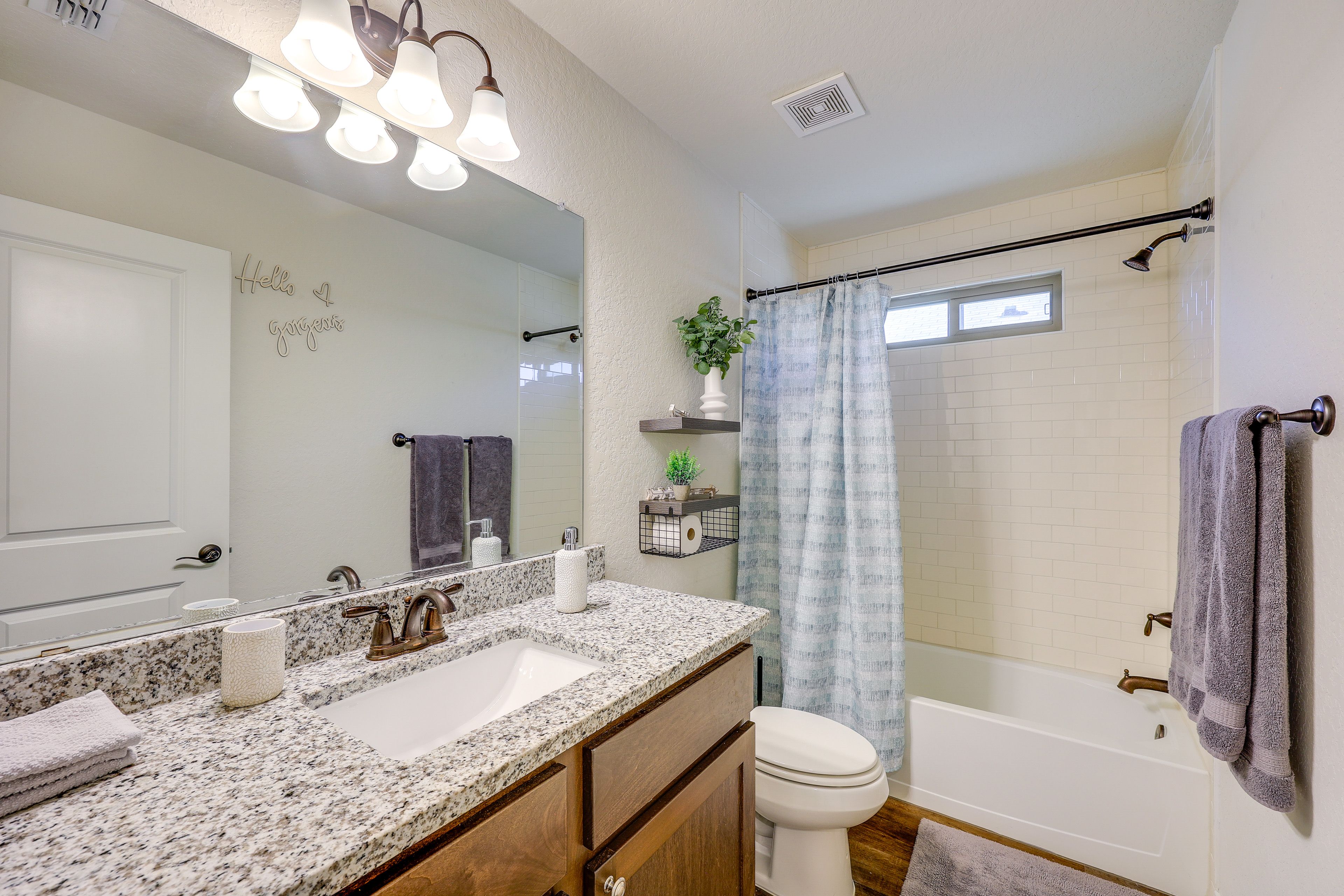 Full Bathroom | 2nd Floor