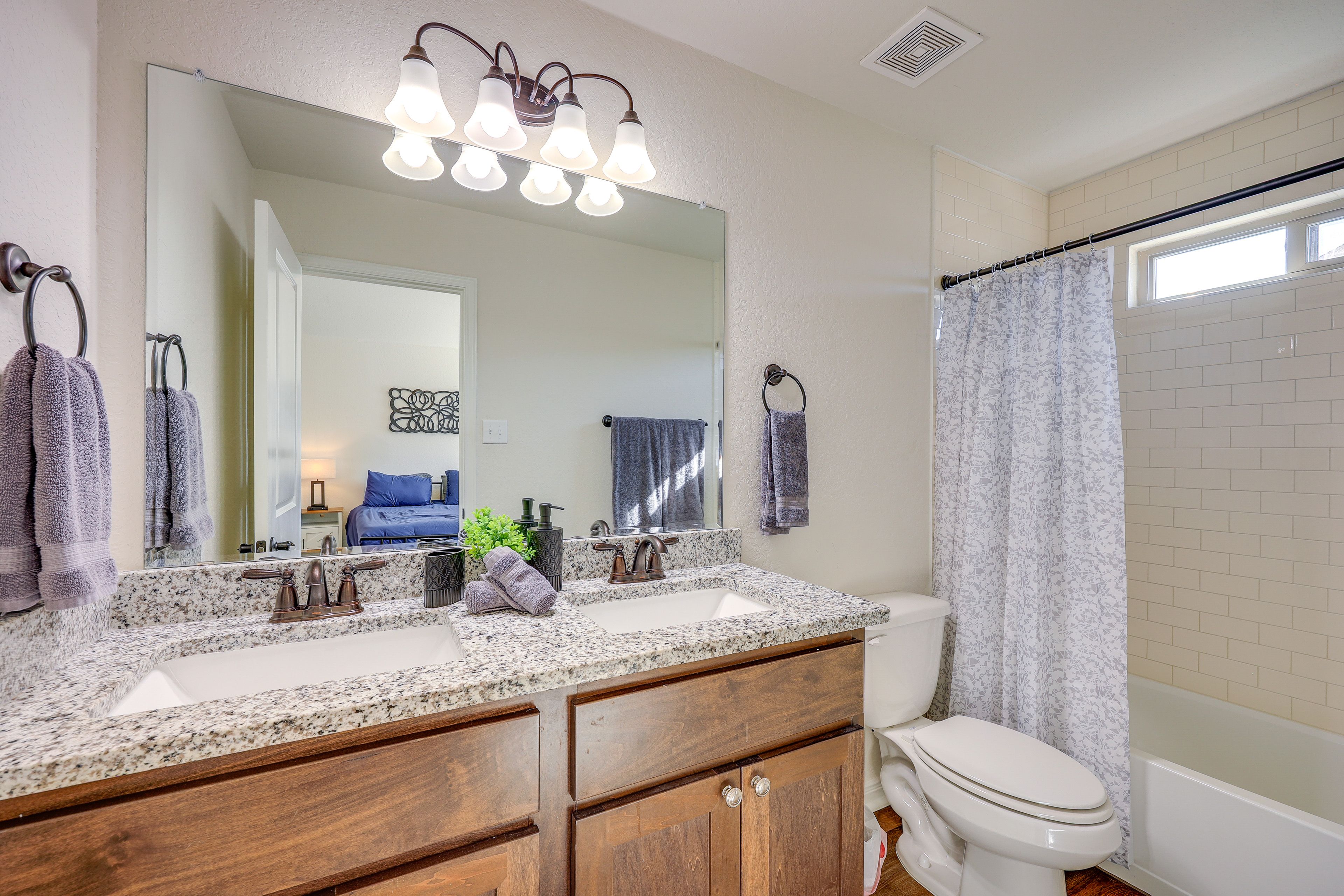 Full Bathroom | 2nd Floor